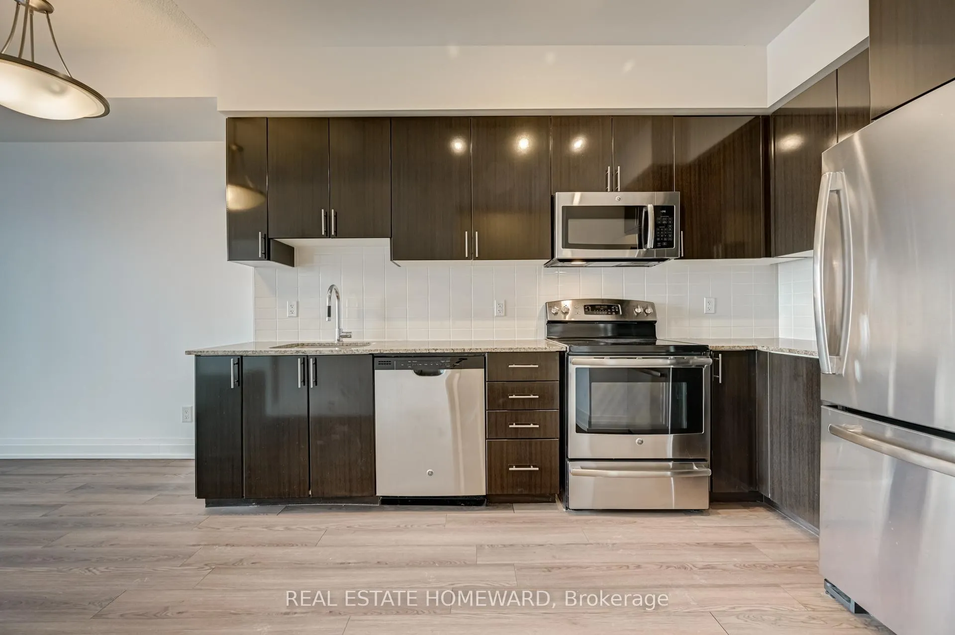 Photo 12 of Unit 402, 7165 Yonge Street, Markham, Thornhill — HOMEH