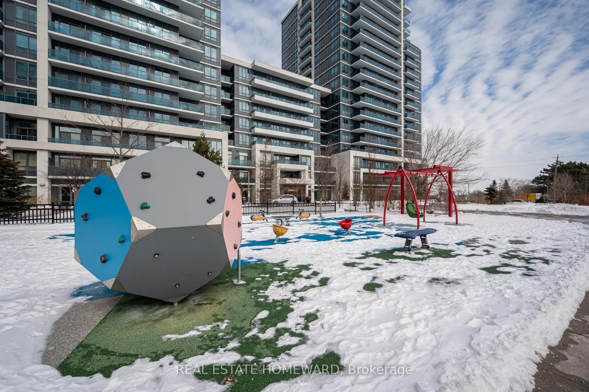 Photo 30 of Unit 402, 7165 Yonge Street, Markham, Thornhill — HOMEH