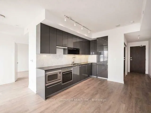 Photo 3 of Unit 802, 115 McMahon Drive, North York, Bayview Village — HOMEH