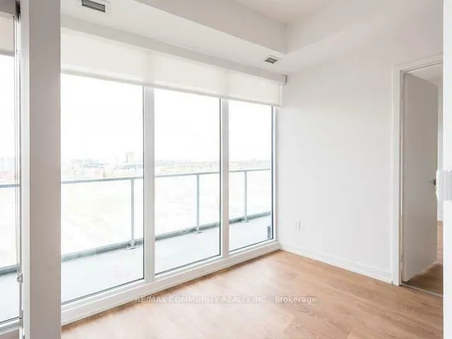 Photo 4 of Unit 802, 115 McMahon Drive, North York, Bayview Village — HOMEH