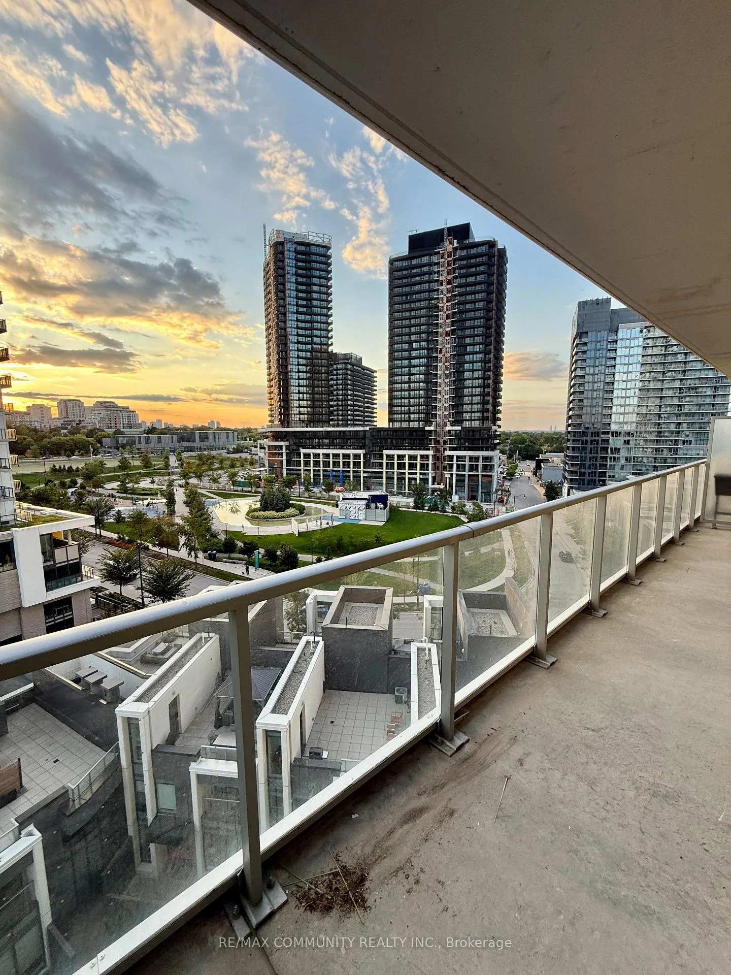 Photo 7 of Unit 802, 115 McMahon Drive, North York, Bayview Village — HOMEH