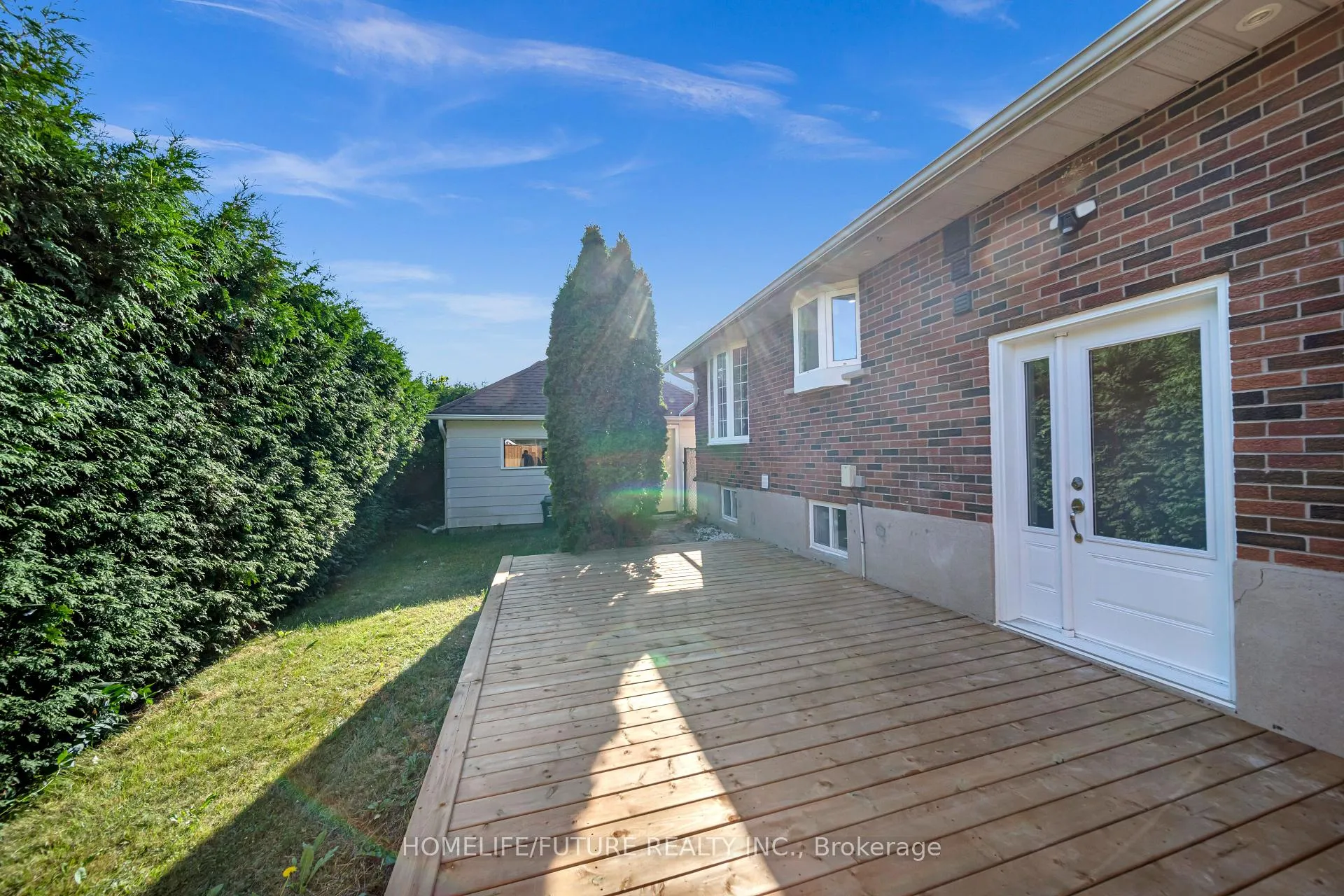 Front of Unit Bsmt, 475 Humewood Avenue