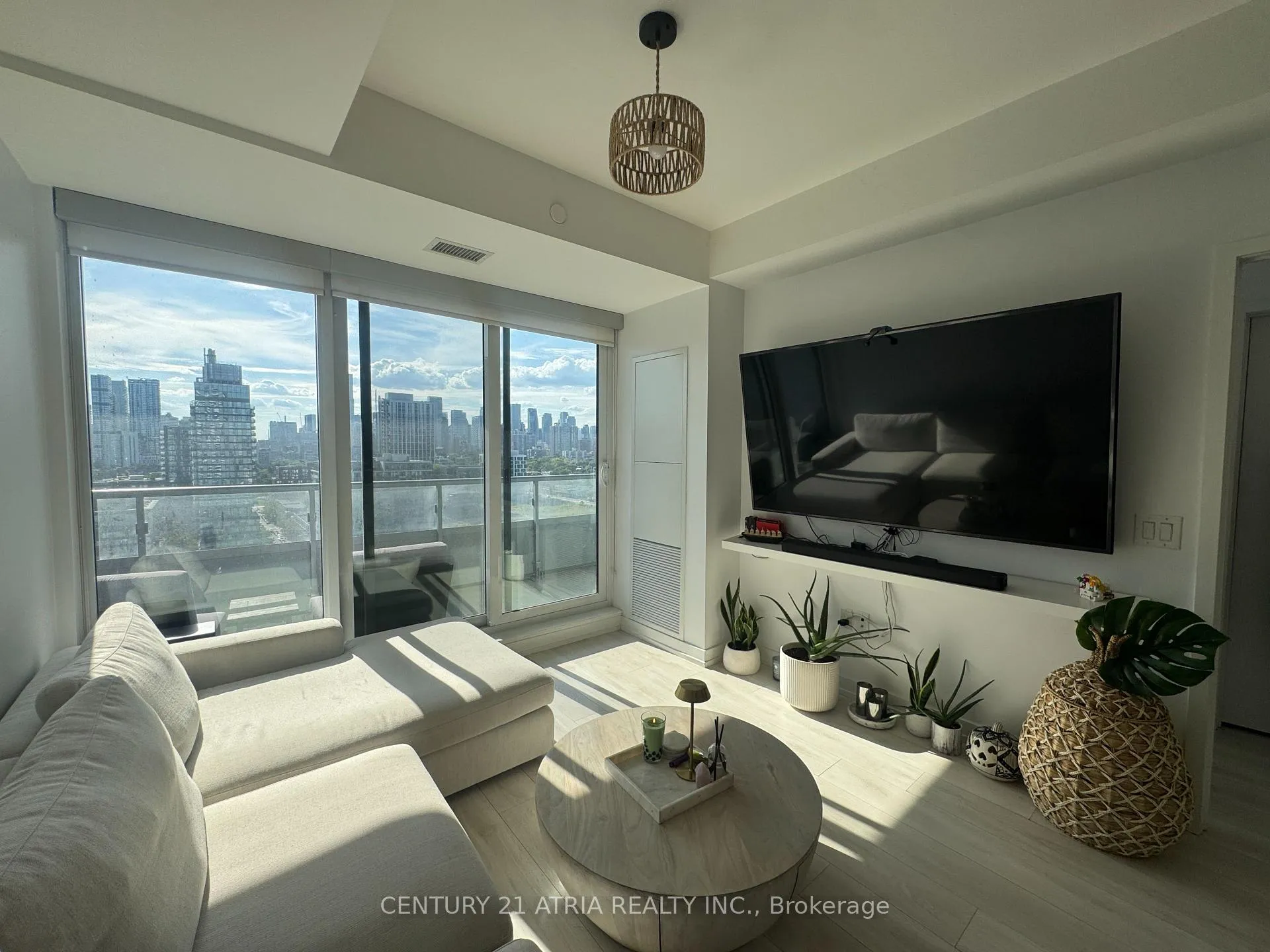 Photo 5 of Unit 1608, 225 Sumach Street, Toronto, Regent Park — HOMEH