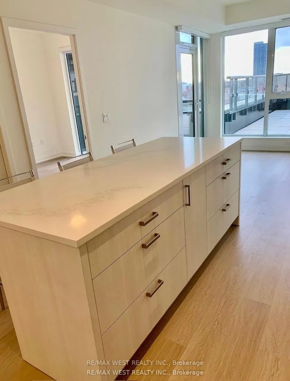 Photo 2 of Unit 305, 859 The Queensway Boulevard, Etobicoke, Stonegate-Queensway — HOMEH