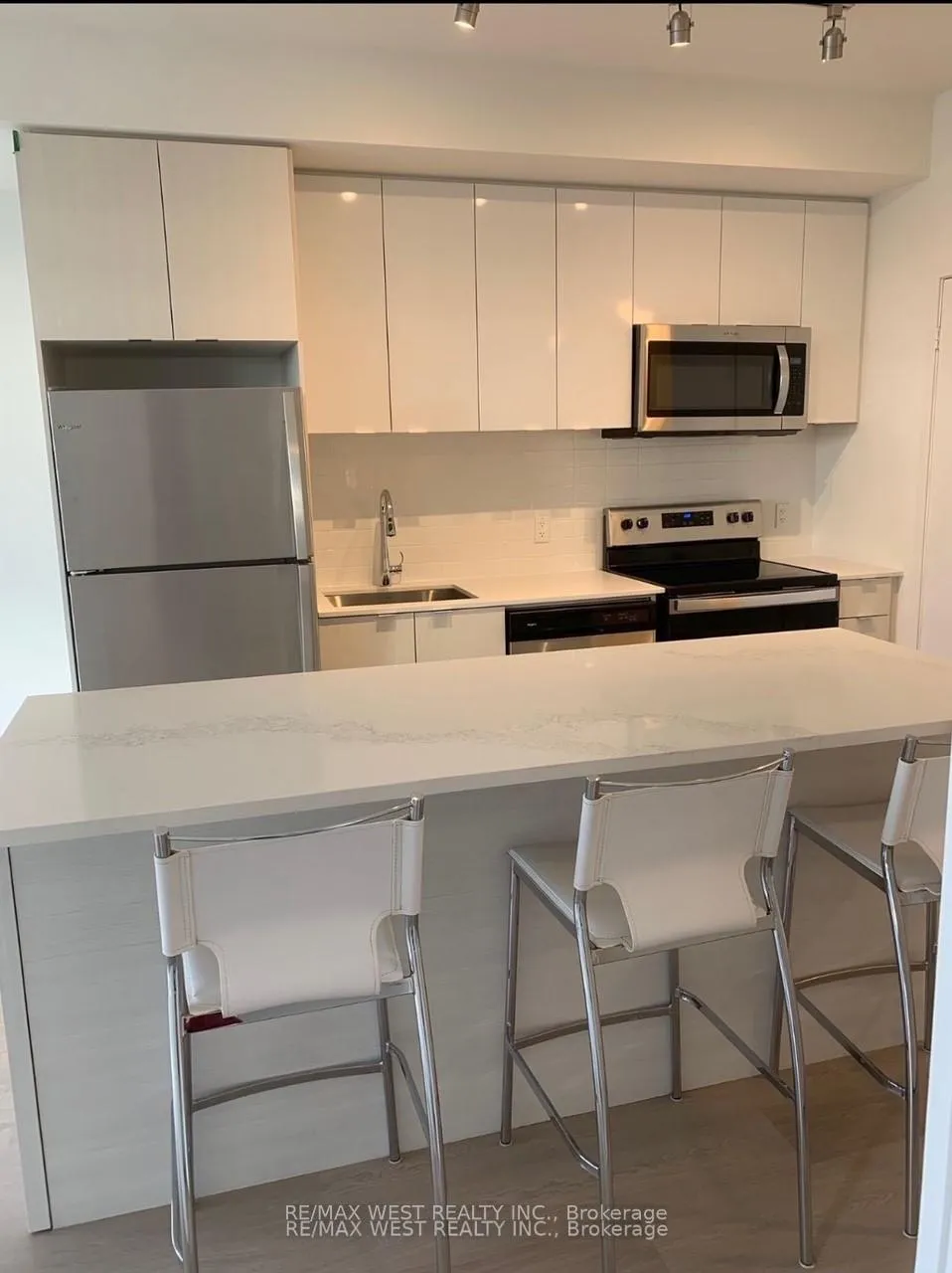 Photo 4 of Unit 305, 859 The Queensway Boulevard, Etobicoke, Stonegate-Queensway — HOMEH