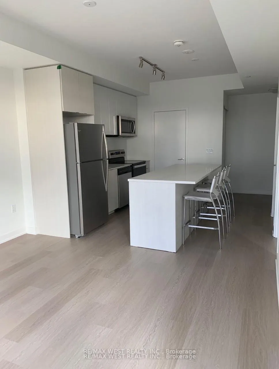 Photo 5 of Unit 305, 859 The Queensway Boulevard, Etobicoke, Stonegate-Queensway — HOMEH