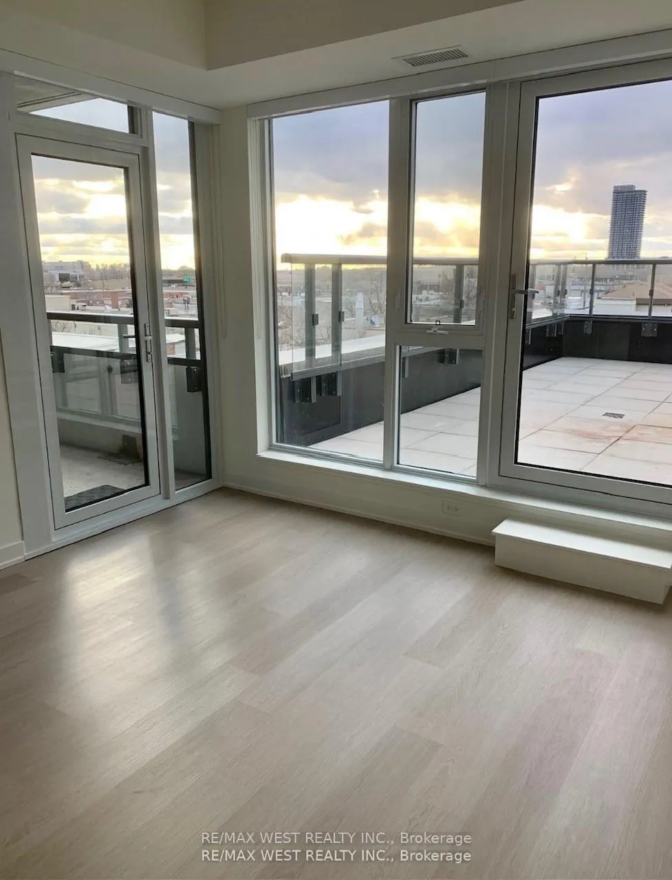 Photo 10 of Unit 305, 859 The Queensway Boulevard, Etobicoke, Stonegate-Queensway — HOMEH