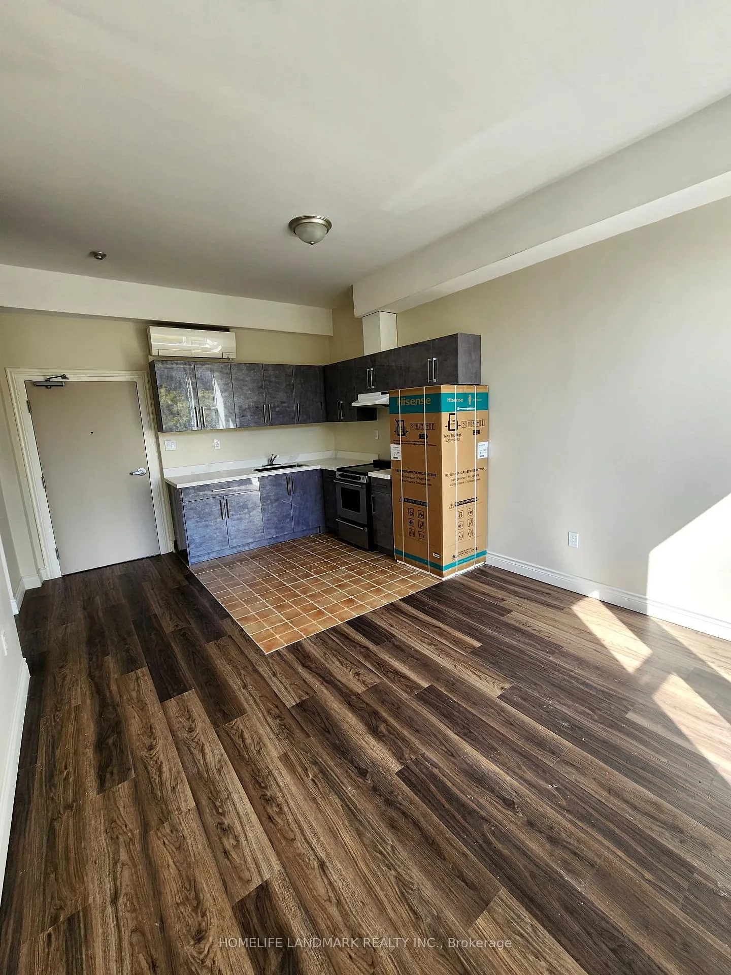 Photo 3 of Unit 206, 29 1/2 Simcoe Street S, Oshawa, Central — HOMEH