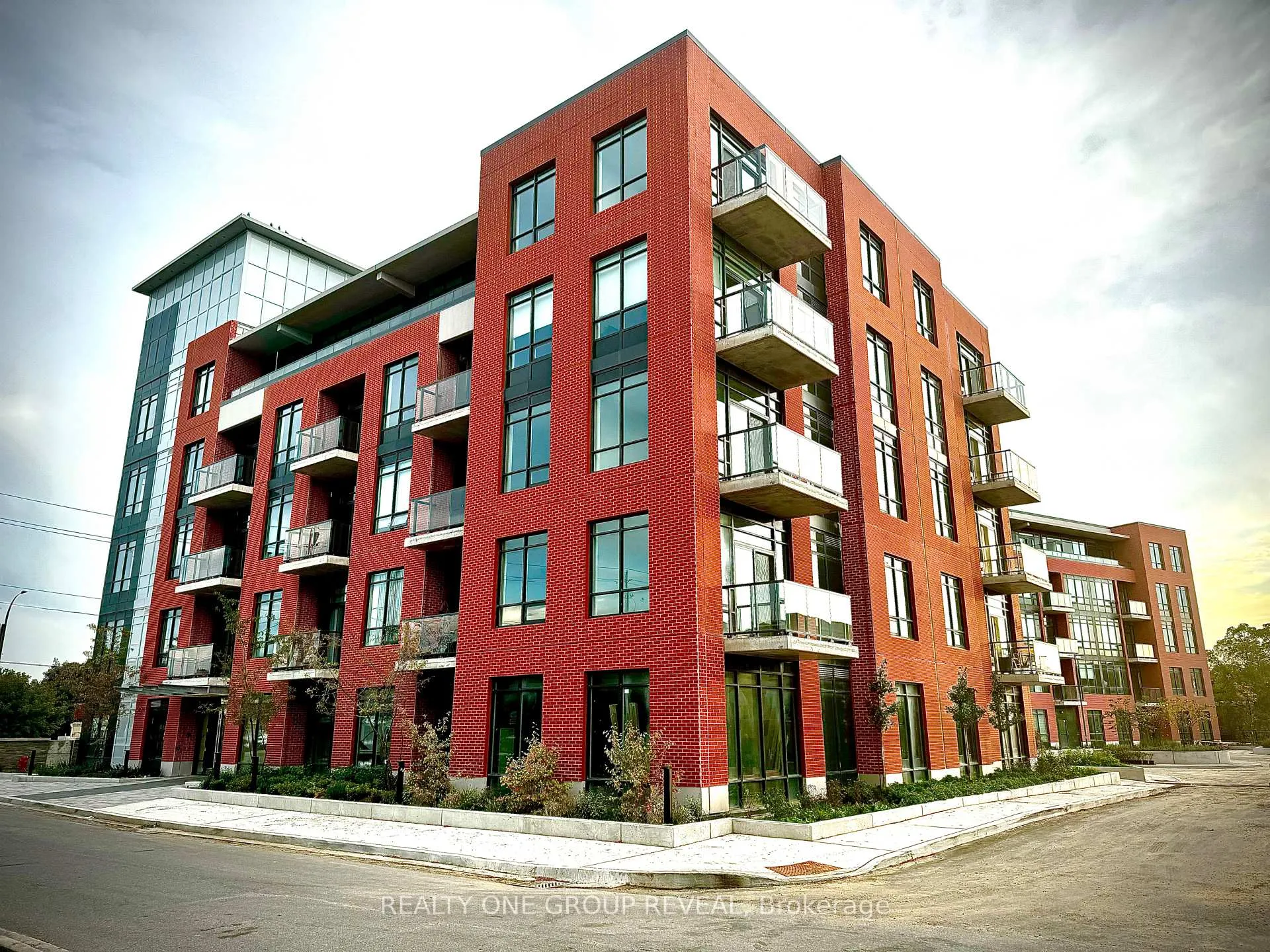 Photo 1 of Unit 223, 1010 Dundas Street E, Whitby, Blue Grass Meadows — HOMEH