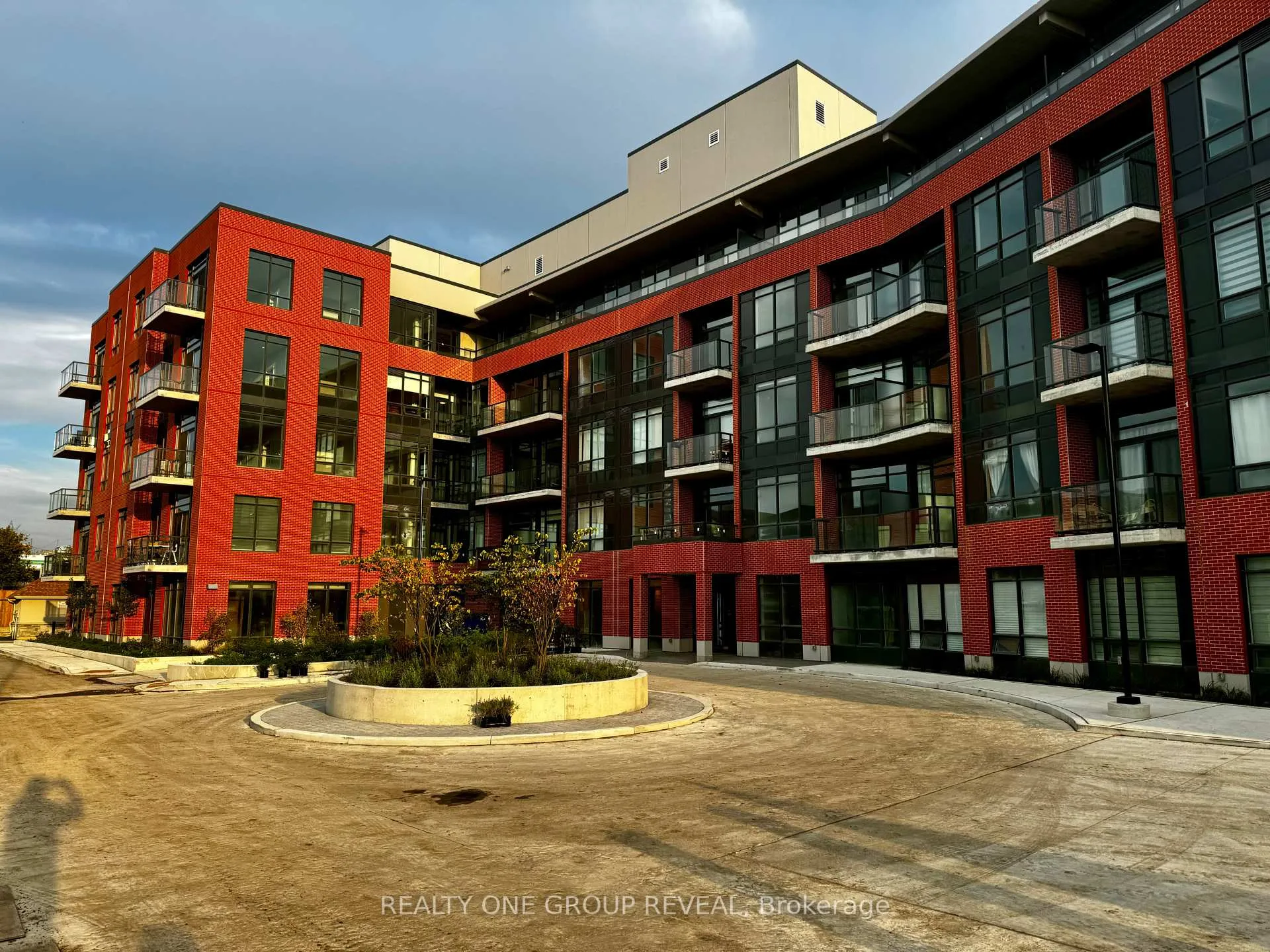 Photo 2 of Unit 223, 1010 Dundas Street E, Whitby, Blue Grass Meadows — HOMEH