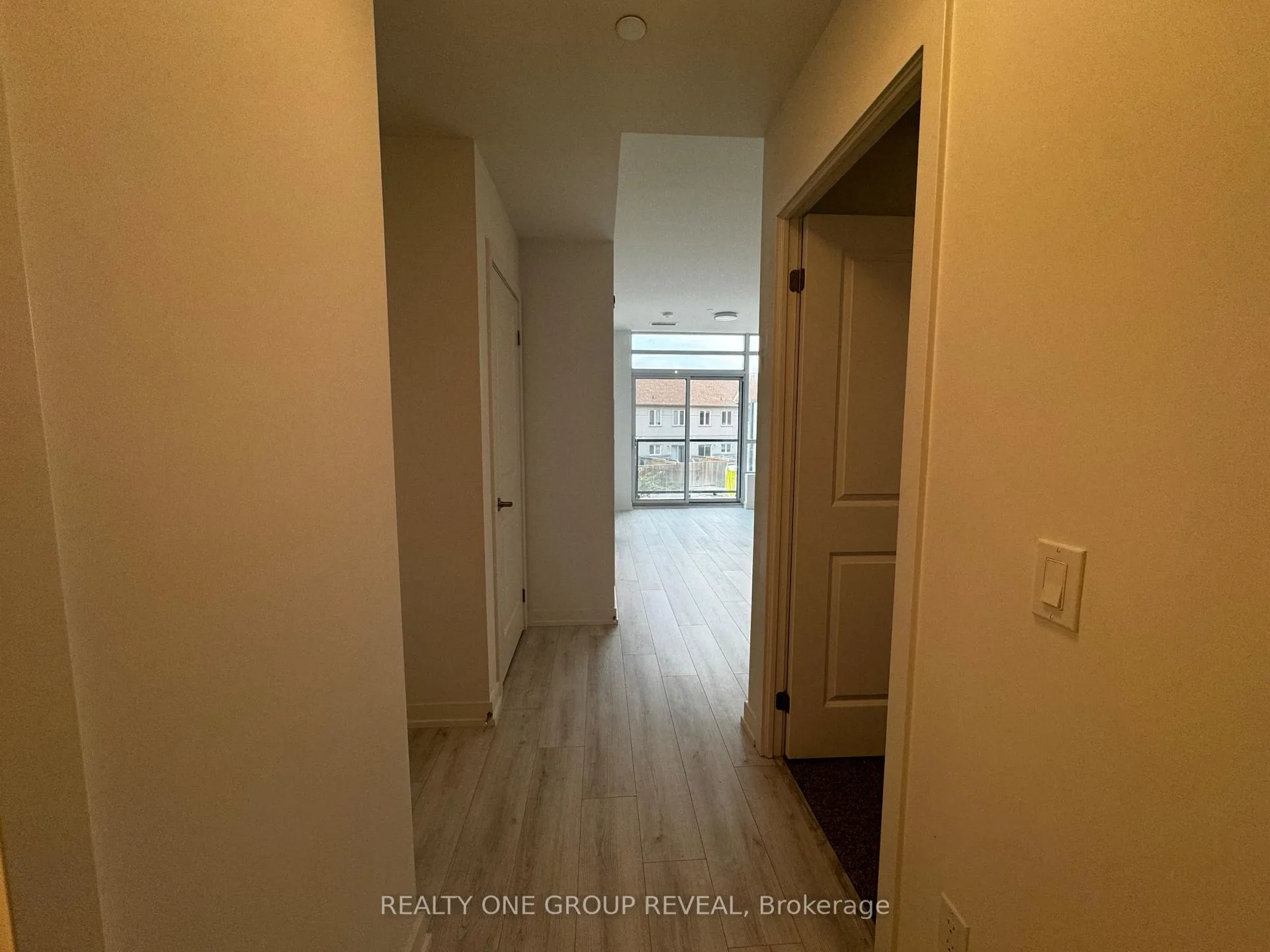 Photo 4 of Unit 223, 1010 Dundas Street E, Whitby, Blue Grass Meadows — HOMEH