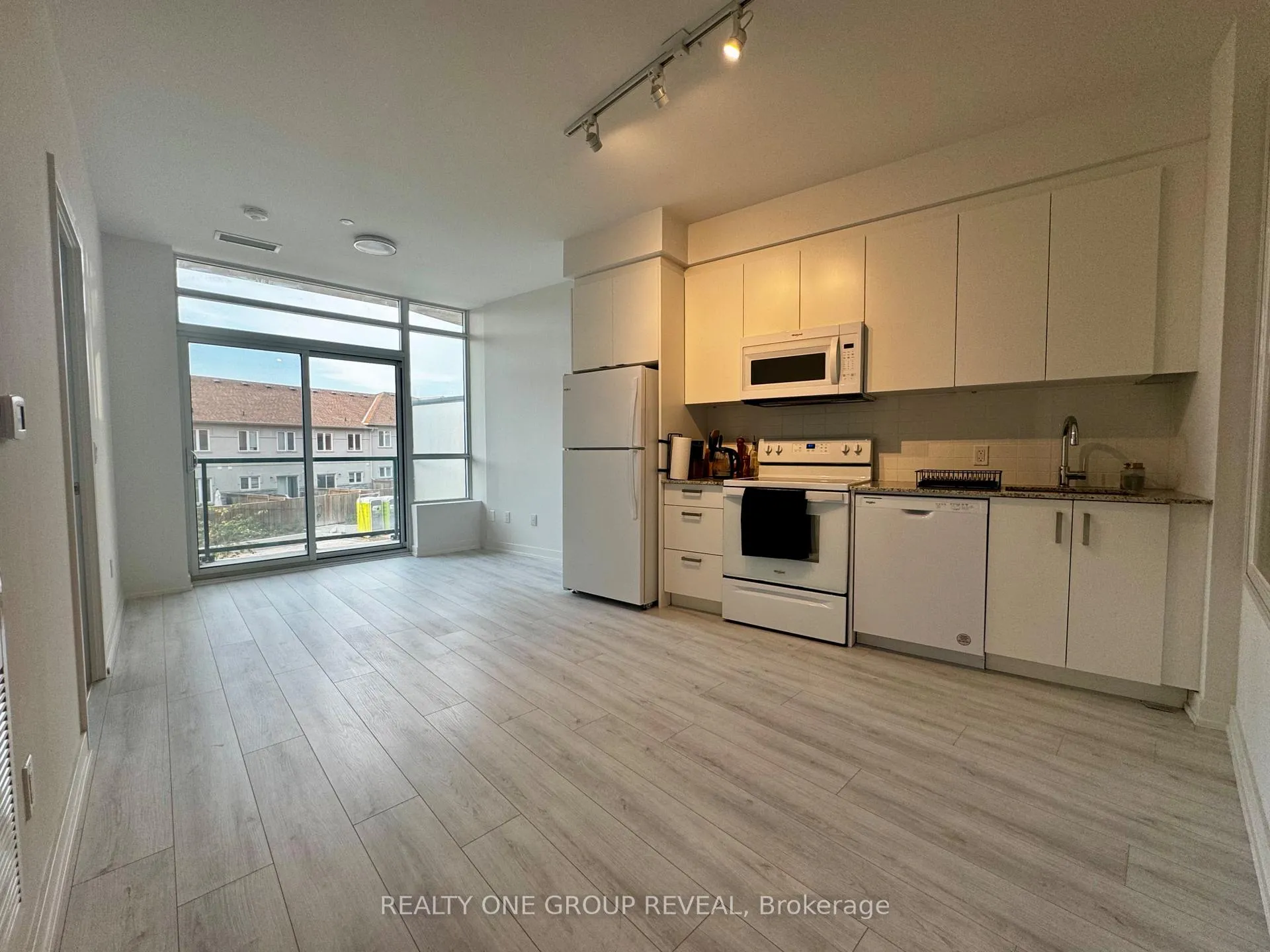 Photo 8 of Unit 223, 1010 Dundas Street E, Whitby, Blue Grass Meadows — HOMEH