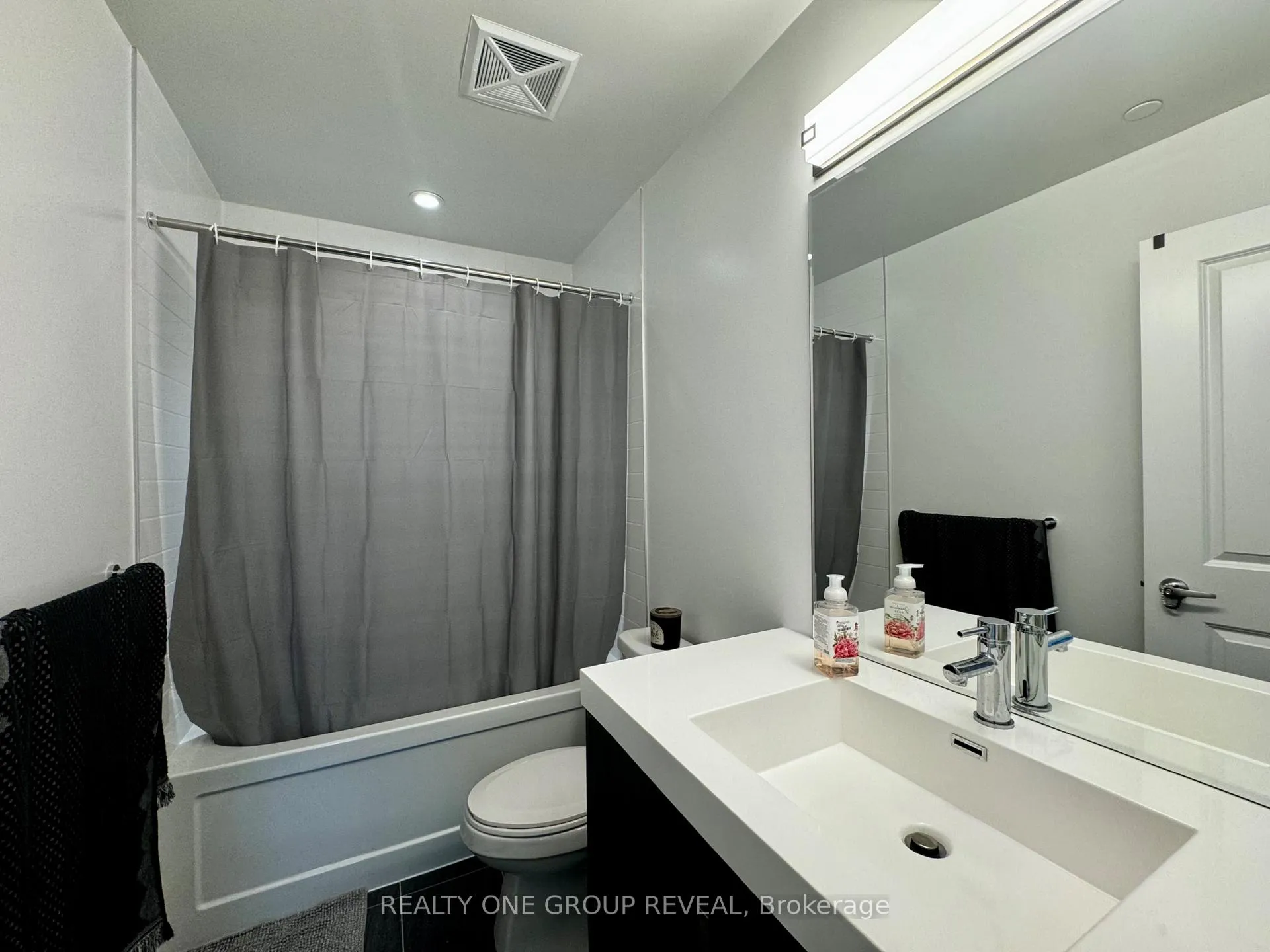Photo 10 of Unit 223, 1010 Dundas Street E, Whitby, Blue Grass Meadows — HOMEH