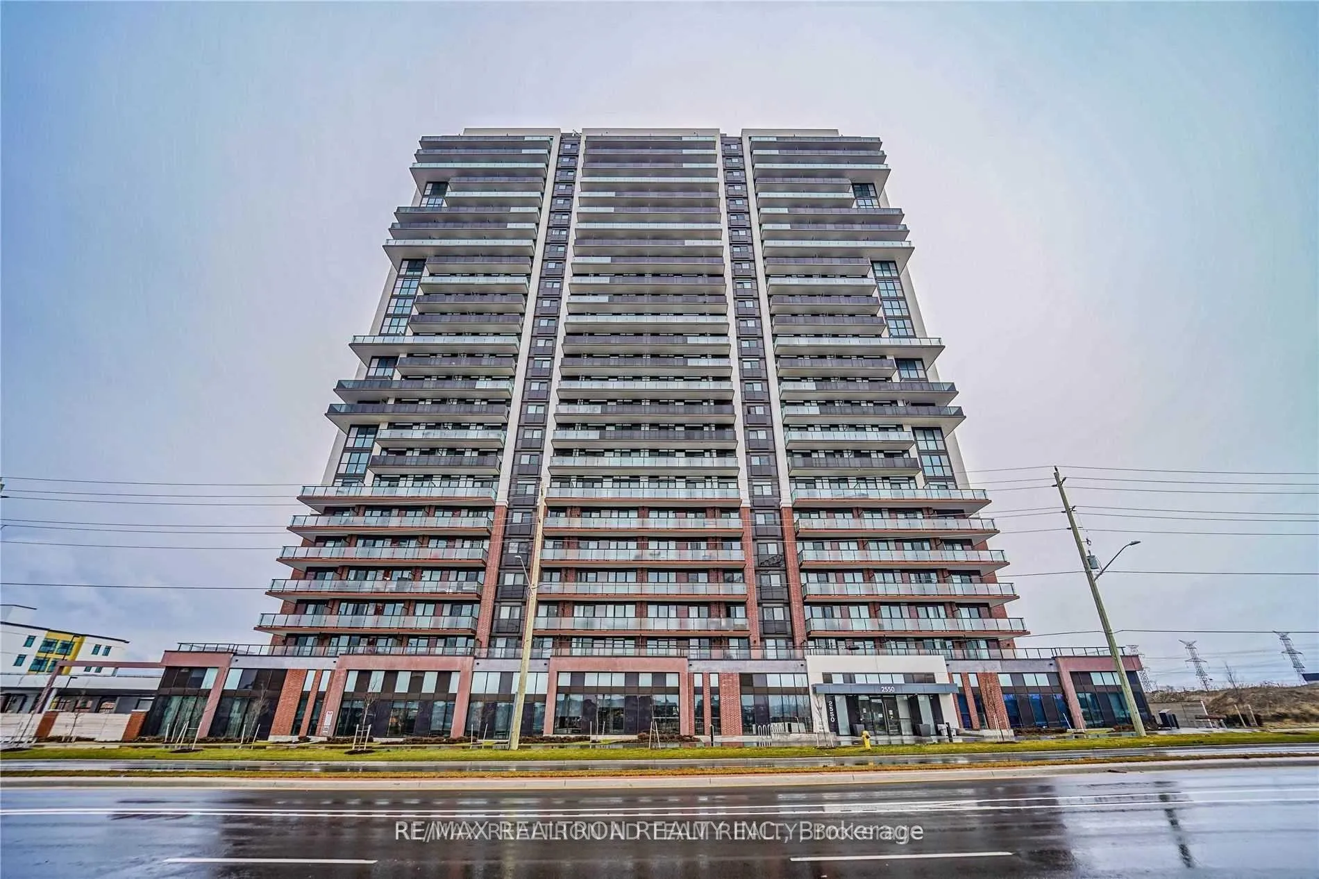 Front of Unit 2113, 2550 Simcoe Street N