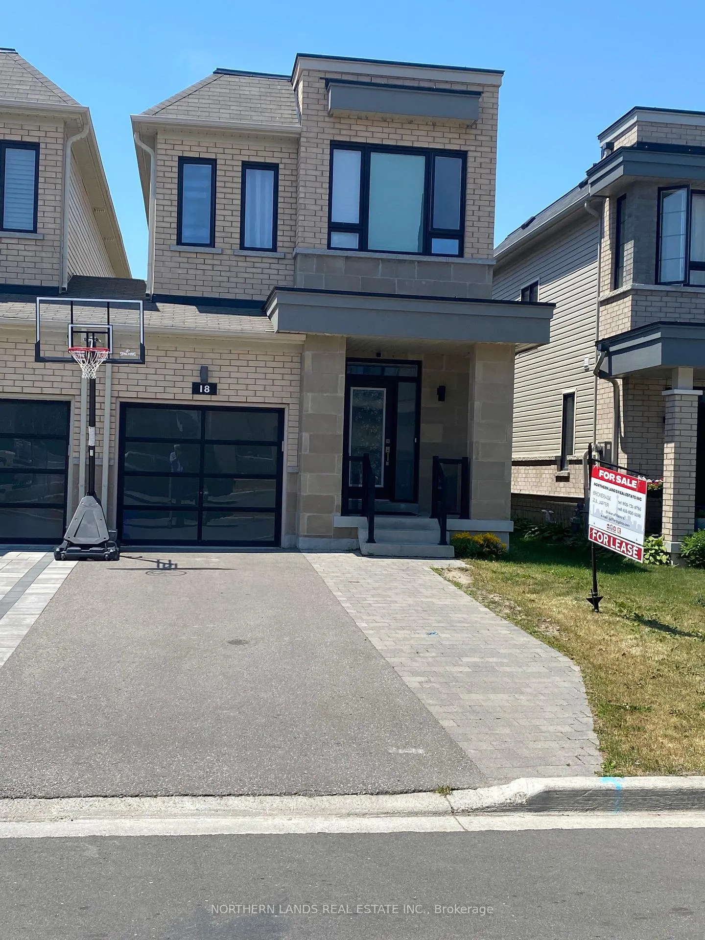 Front of 18 Larkin Lane N
