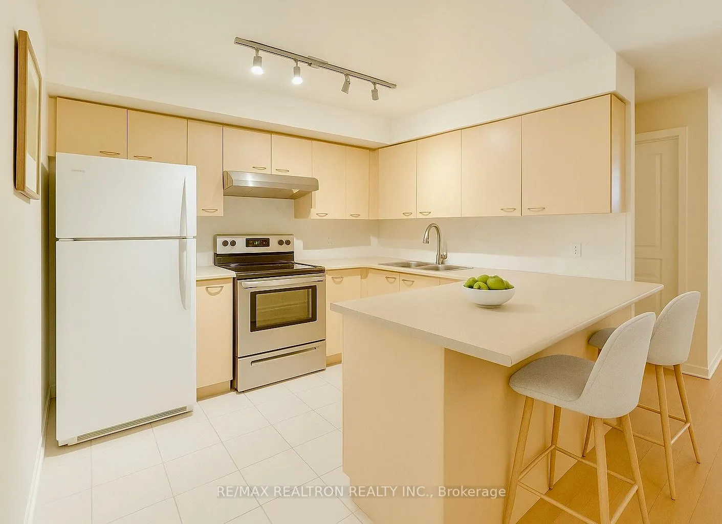 Photo 4 of Unit 209, 51 Saddlecreek Drive, Markham, Commerce Valley — HOMEH