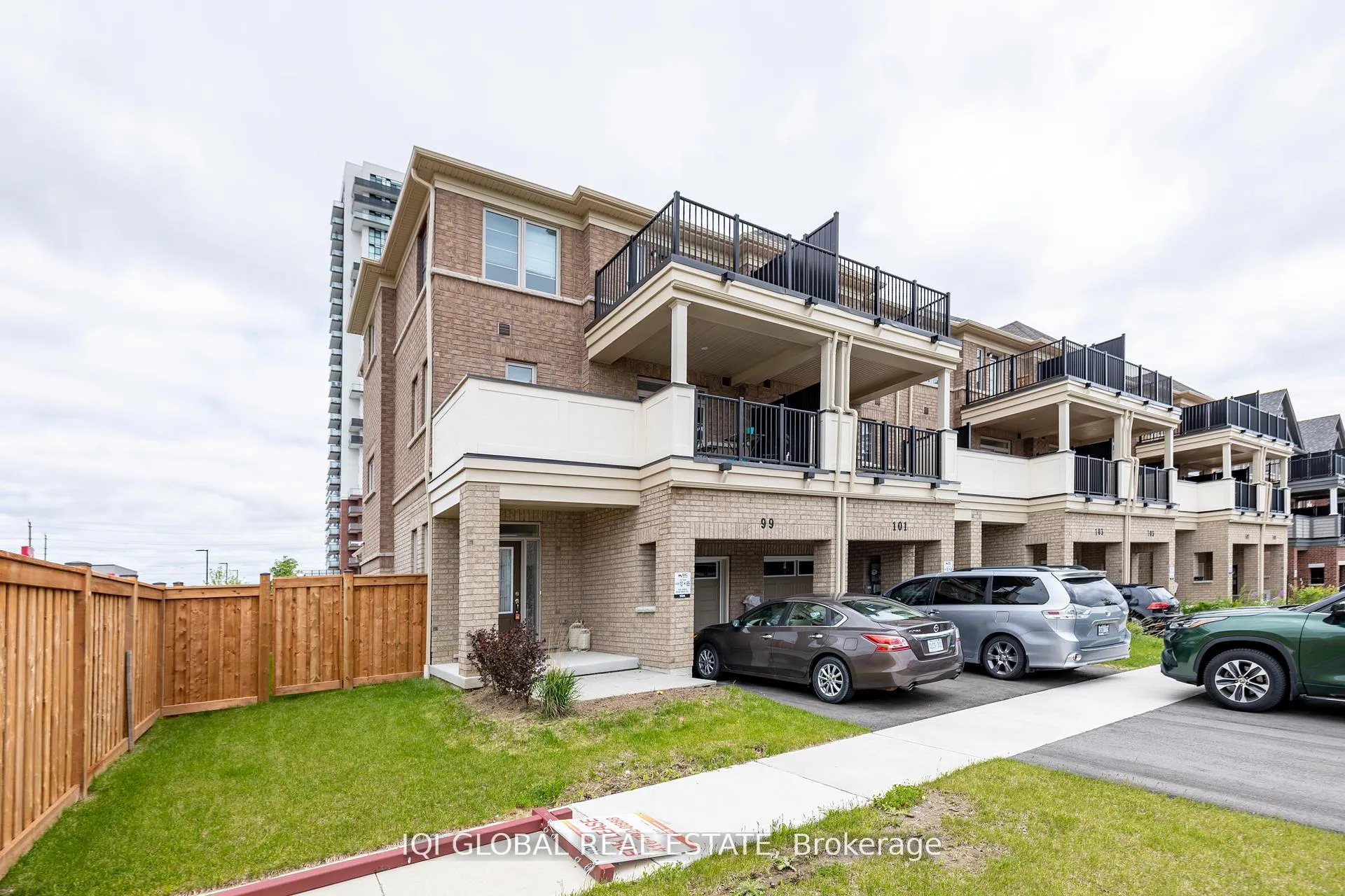 Photo 2 of 99 Air Dancer Crescent, Oshawa, Windfields — HOMEH