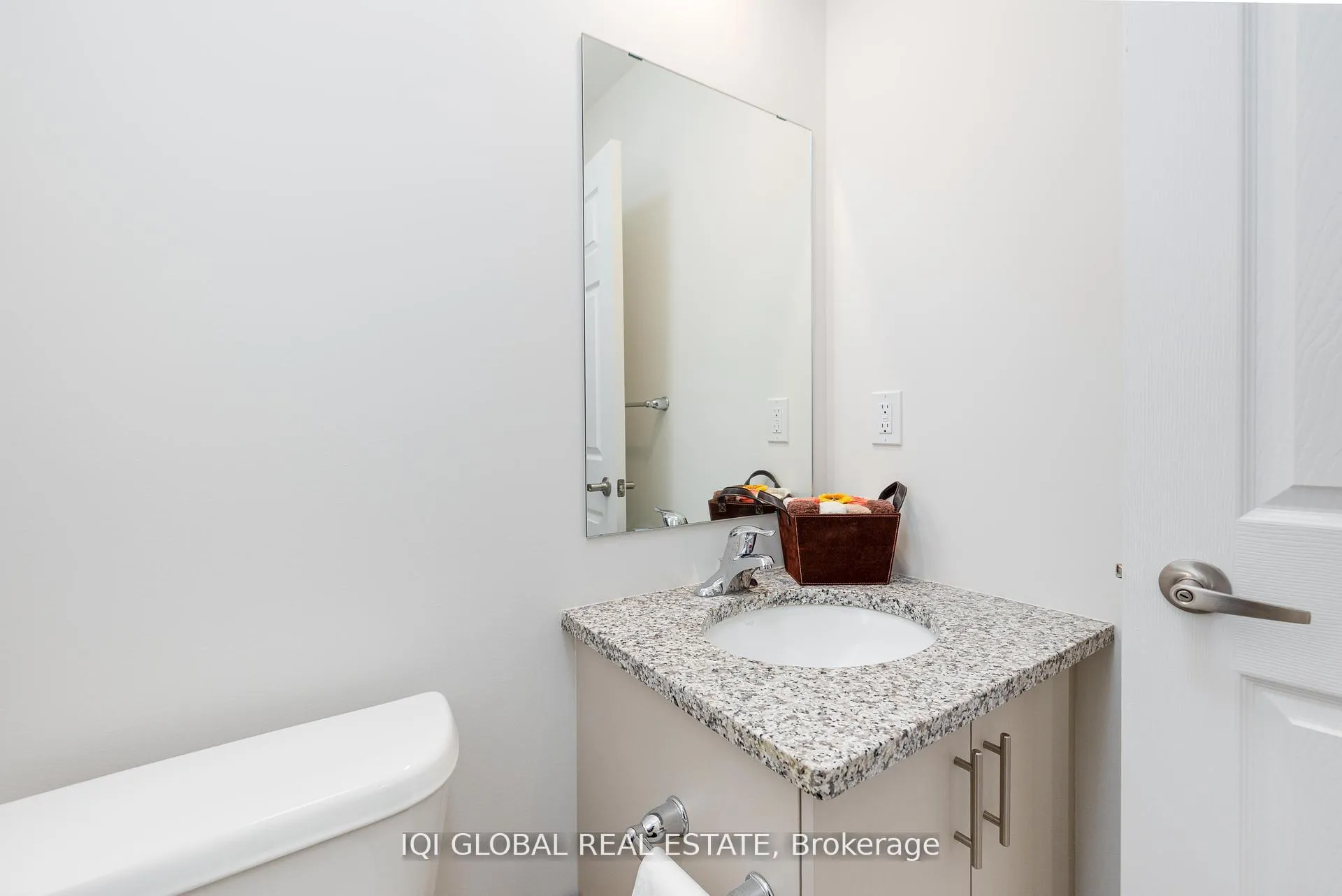 Photo 10 of 99 Air Dancer Crescent, Oshawa, Windfields — HOMEH