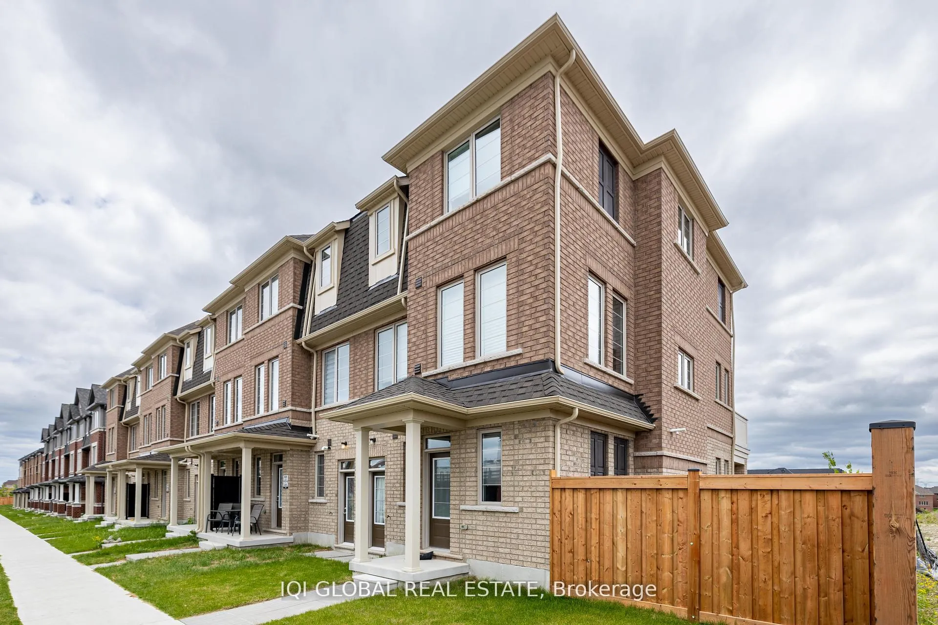 Photo 37 of 99 Air Dancer Crescent, Oshawa, Windfields — HOMEH