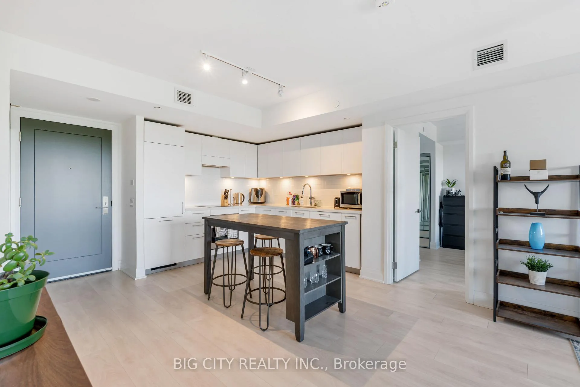 Photo 3 of Unit 523, 33 Frederick Todd Way, Toronto, Thorncliffe Park — HOMEH