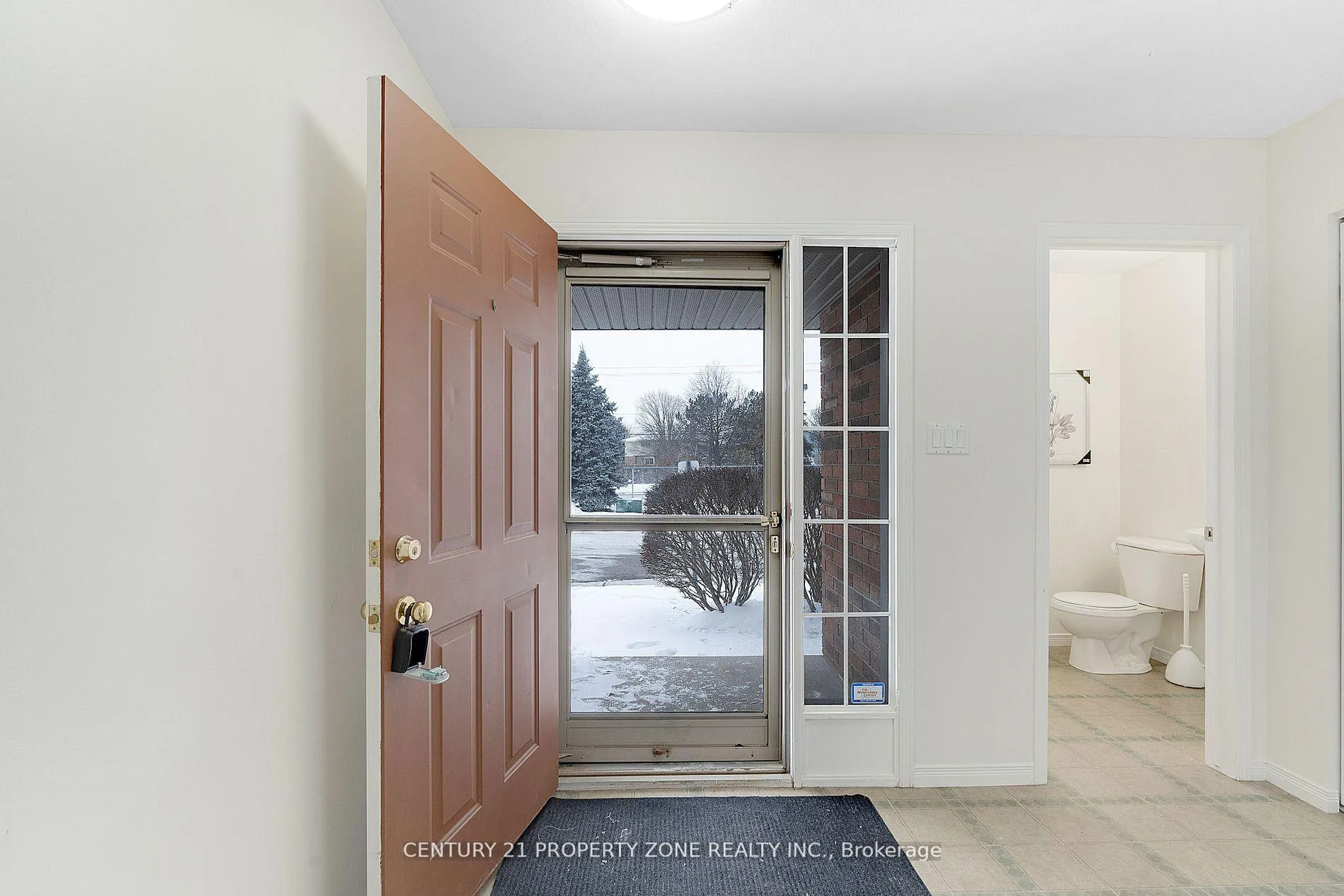 Photo 4 of Unit 15, 15 Gregg Court, Kitchener — HOMEH