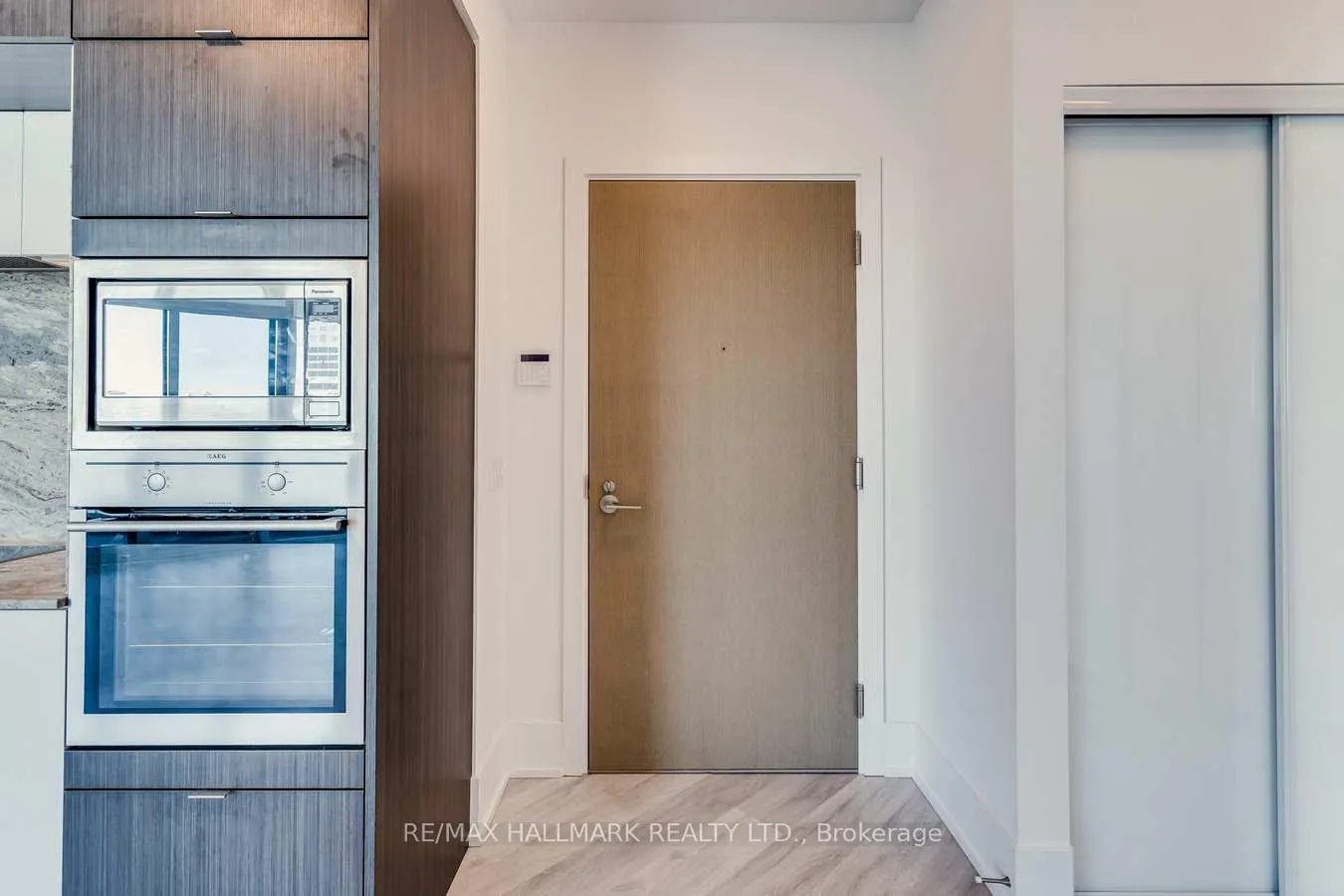 Photo 10 of Unit 617, 1 Edgewater Drive, Toronto, Waterfront Communities — HOMEH
