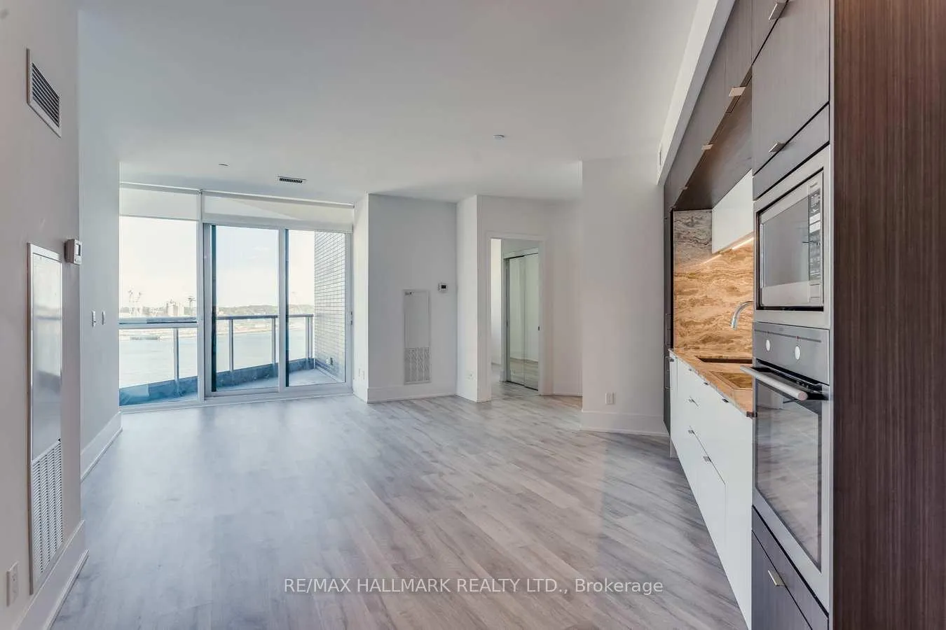 Photo 12 of Unit 617, 1 Edgewater Drive, Toronto, Waterfront Communities — HOMEH
