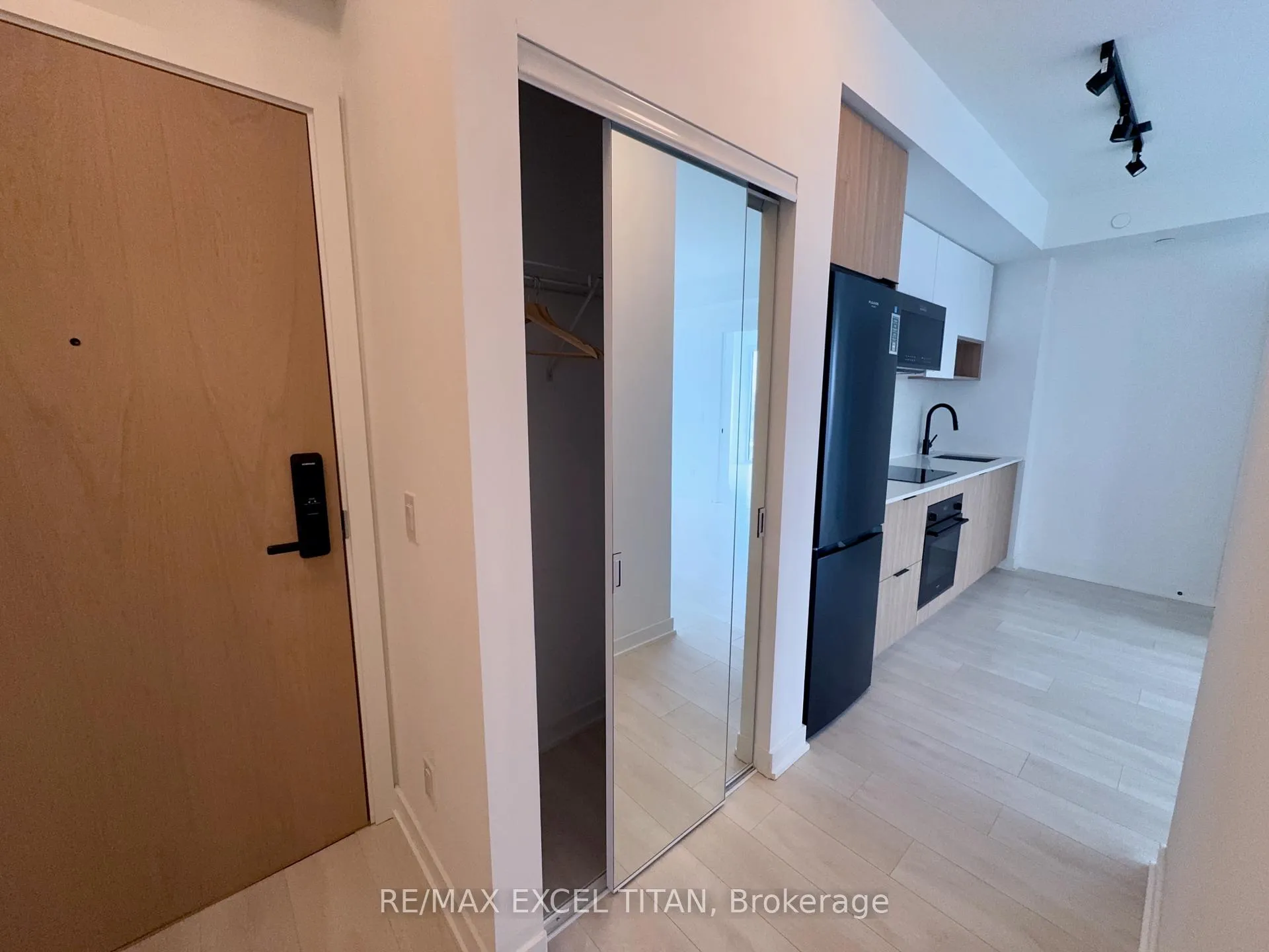 Photo 2 of Unit 1612, 5 Defries Street, Toronto, Regent Park — HOMEH