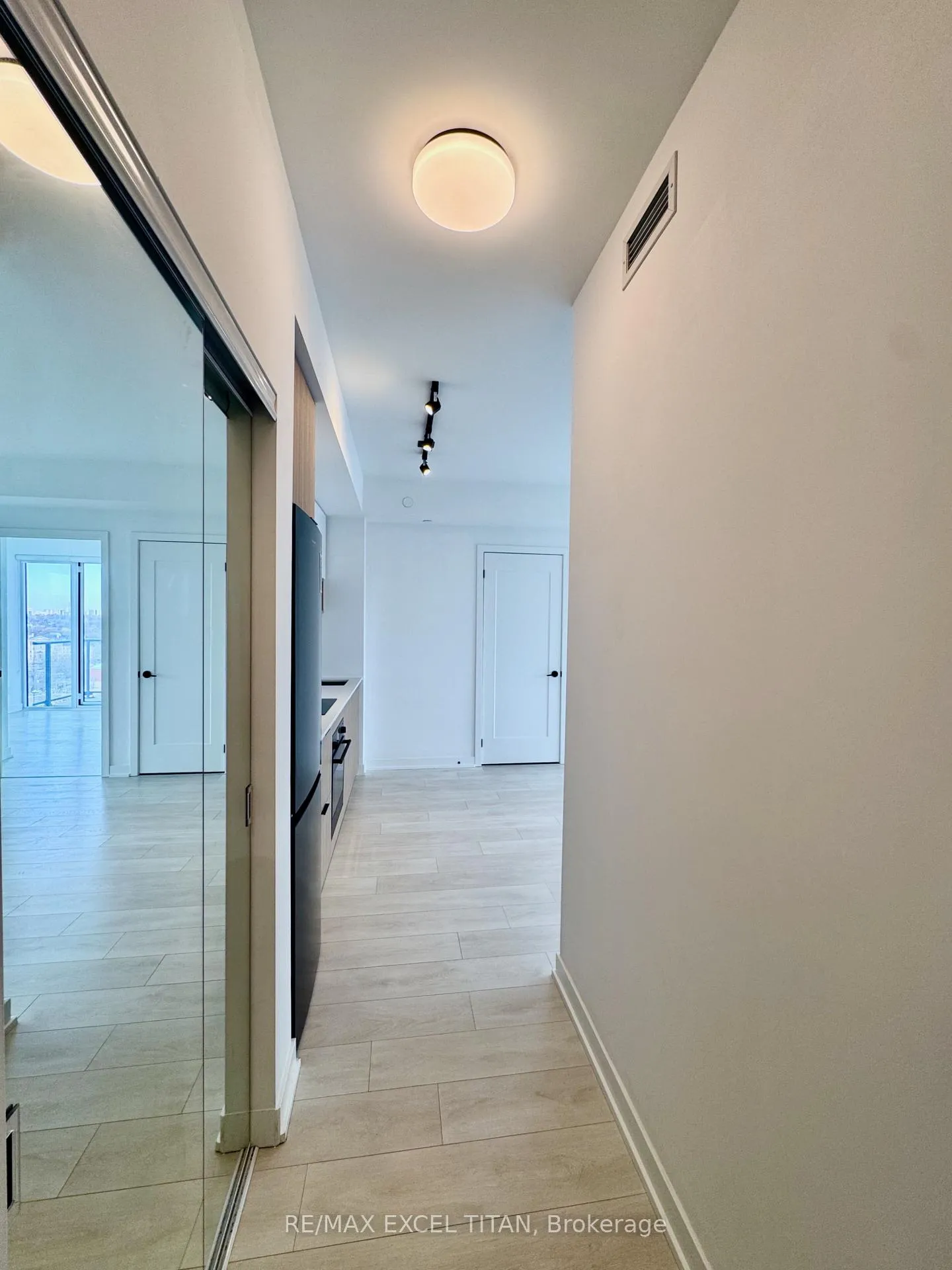 Photo 3 of Unit 1612, 5 Defries Street, Toronto, Regent Park — HOMEH