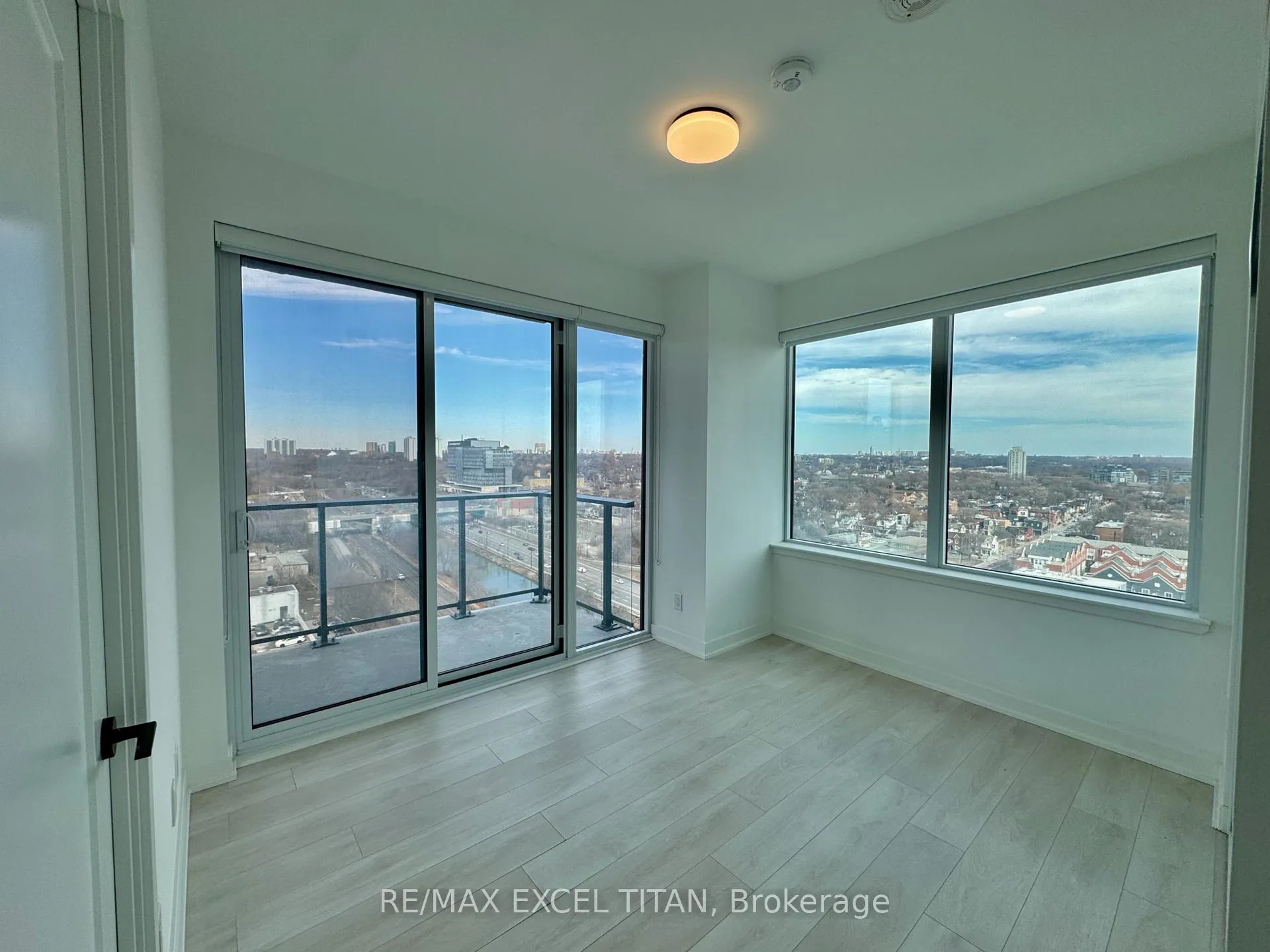 Photo 7 of Unit 1612, 5 Defries Street, Toronto, Regent Park — HOMEH