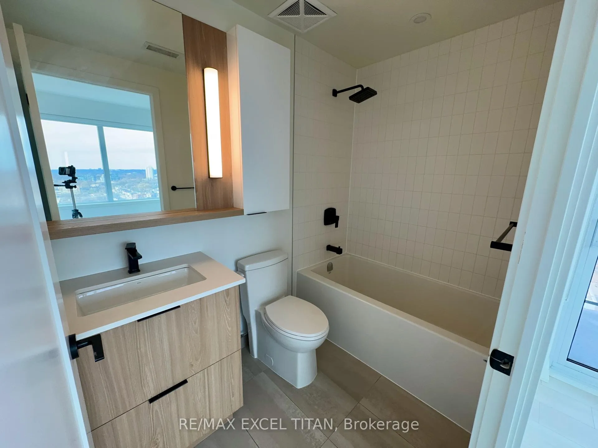 Photo 9 of Unit 1612, 5 Defries Street, Toronto, Regent Park — HOMEH