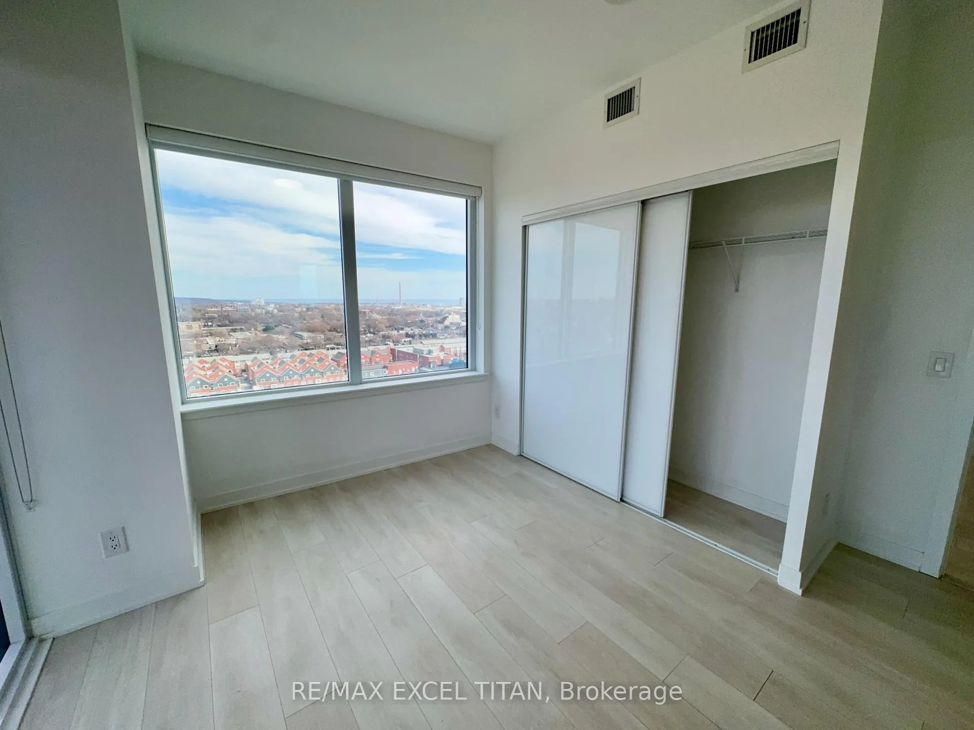 Photo 26 of Unit 1612, 5 Defries Street, Toronto, Regent Park — HOMEH