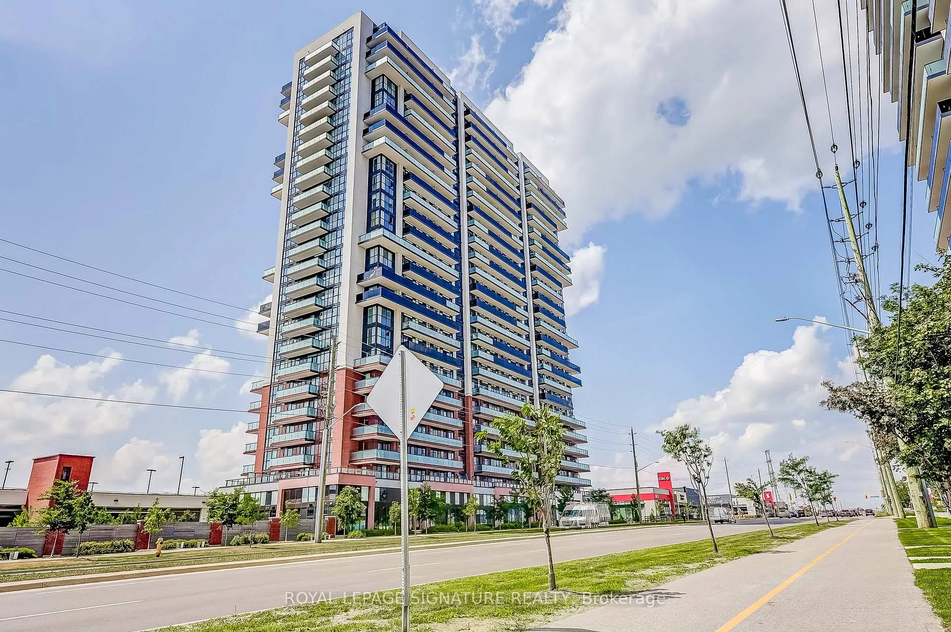 Front of Unit 716, 2550 Simcoe Street N