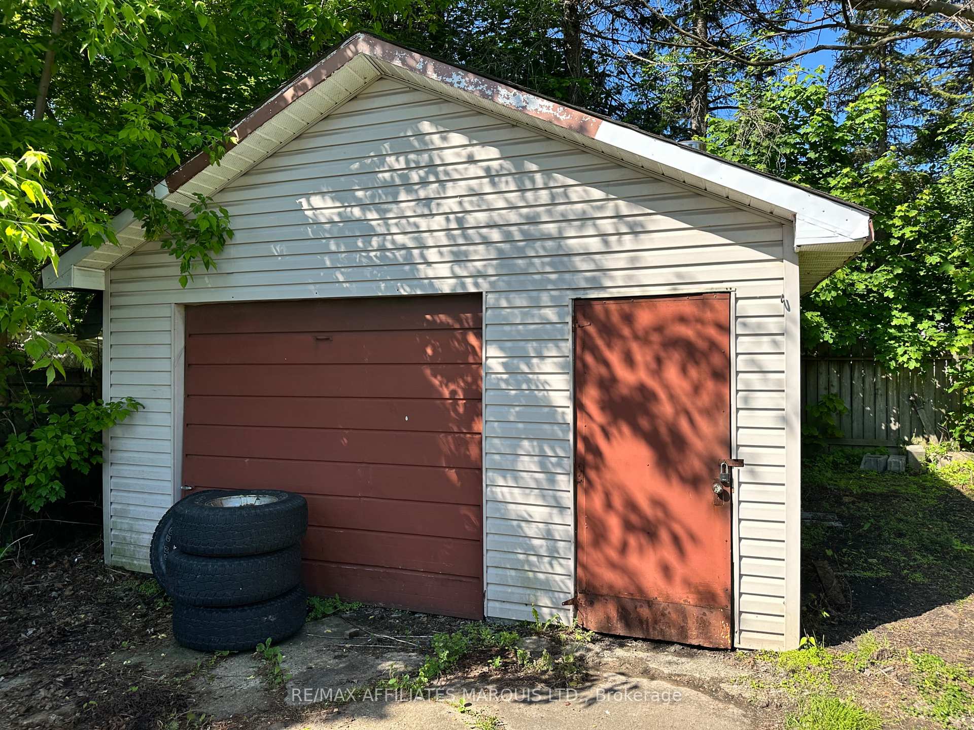 Photo 3 of 1128 Ontario Street, Cornwall — HOMEH