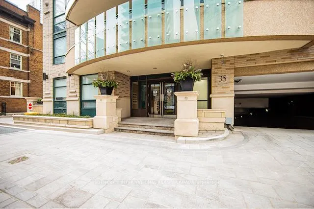 Front of Unit 1217, 35 Hayden Street