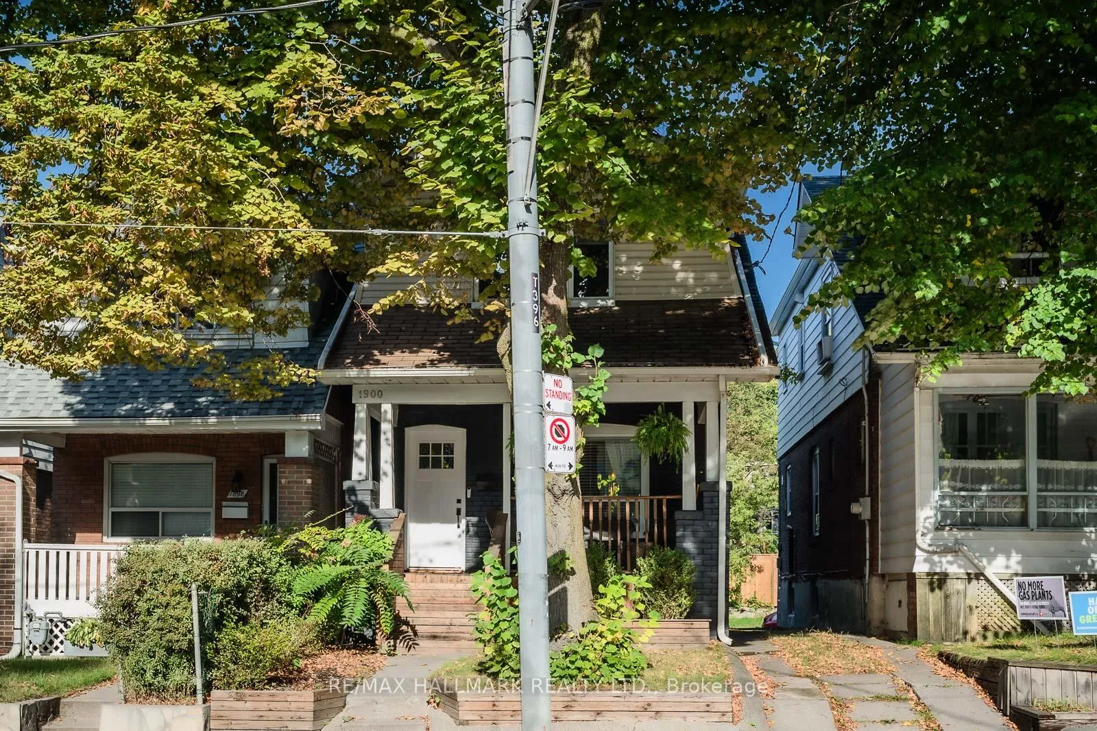 Front of Unit Lower, 1900 Gerrard Street E