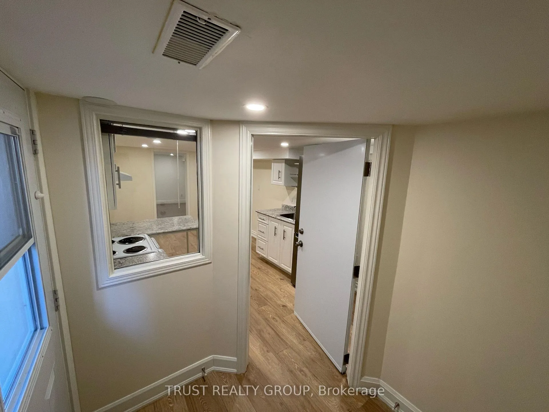 Photo 2 of Unit Lower, 990 Cosburn Avenue, Toronto, Woodbine-Lumsden — HOMEH