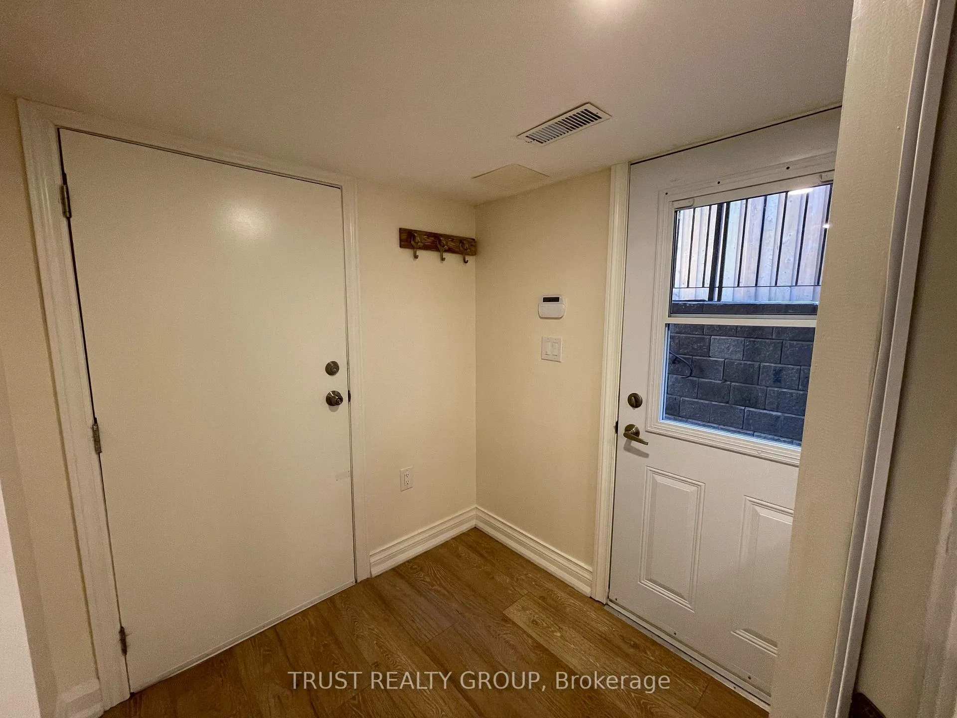 Photo 3 of Unit Lower, 990 Cosburn Avenue, Toronto, Woodbine-Lumsden — HOMEH