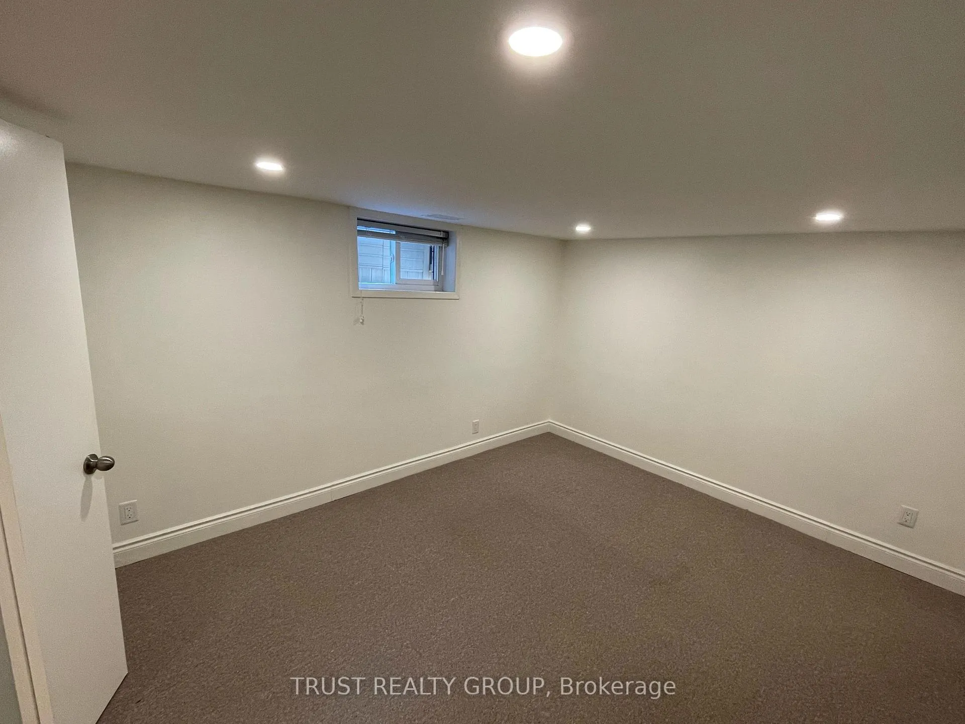 Photo 4 of Unit Lower, 990 Cosburn Avenue, Toronto, Woodbine-Lumsden — HOMEH