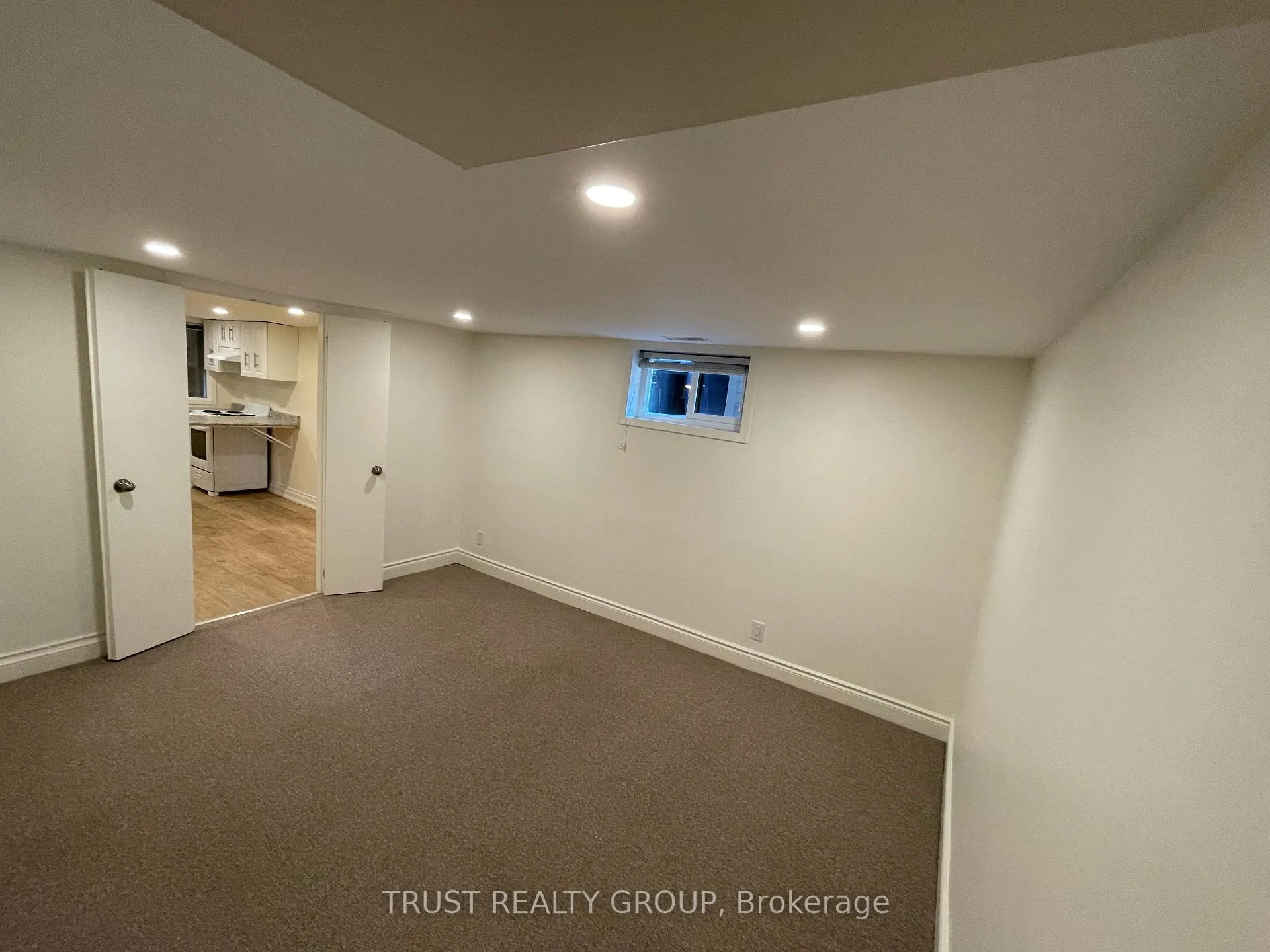 Photo 5 of Unit Lower, 990 Cosburn Avenue, Toronto, Woodbine-Lumsden — HOMEH