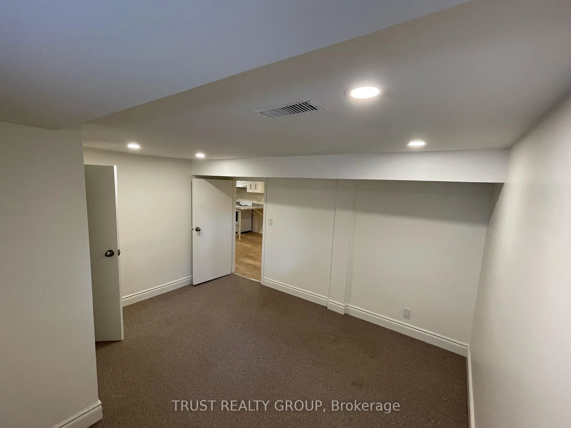 Photo 8 of Unit Lower, 990 Cosburn Avenue, Toronto, Woodbine-Lumsden — HOMEH