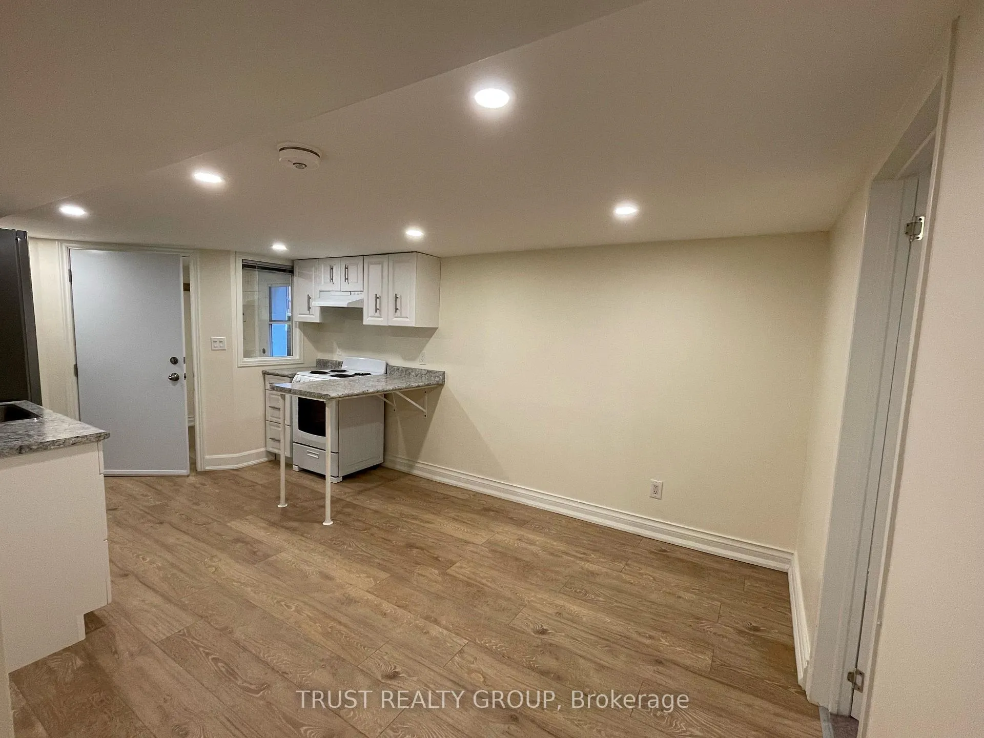 Photo 11 of Unit Lower, 990 Cosburn Avenue, Toronto, Woodbine-Lumsden — HOMEH