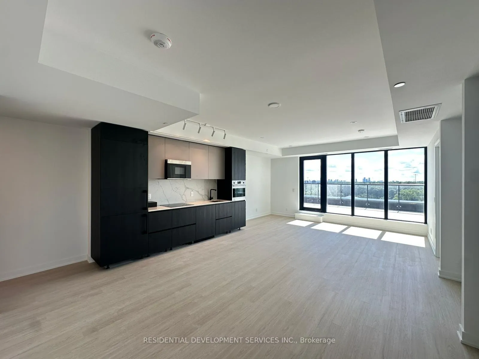 Photo 1 of Unit 905, 699 Sheppard Avenue E, North York, Bayview Village — HOMEH