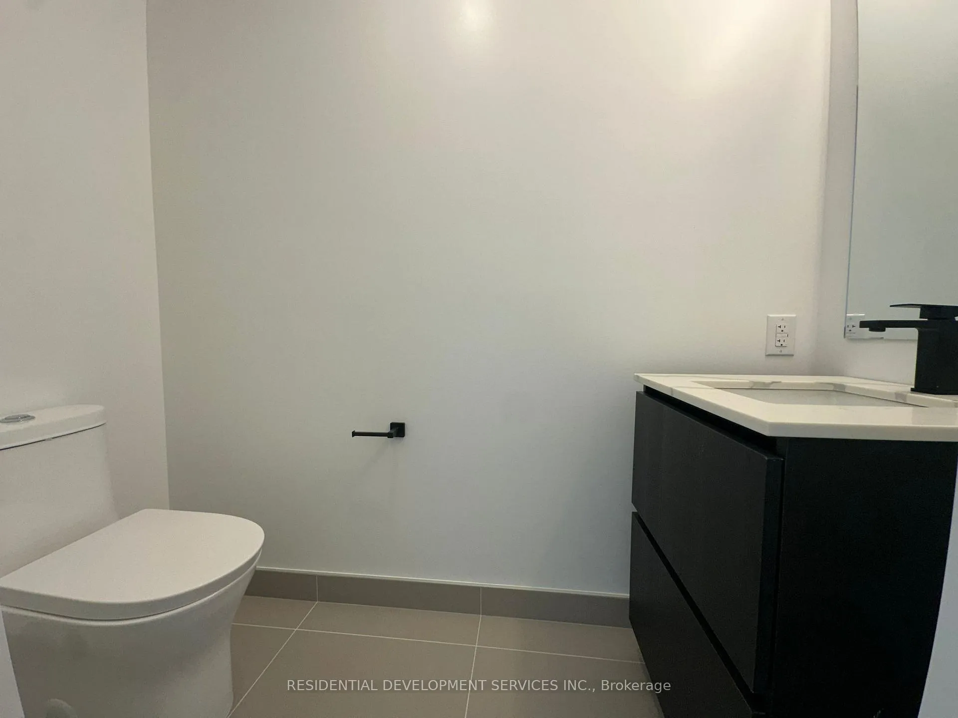 Photo 9 of Unit 905, 699 Sheppard Avenue E, North York, Bayview Village — HOMEH