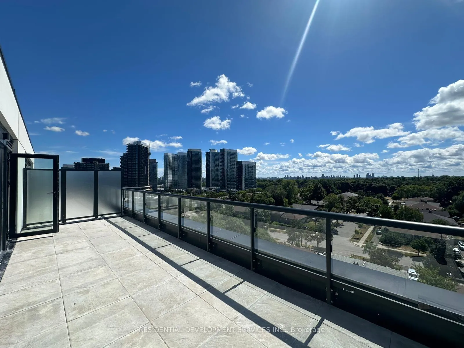 Photo 12 of Unit 905, 699 Sheppard Avenue E, North York, Bayview Village — HOMEH
