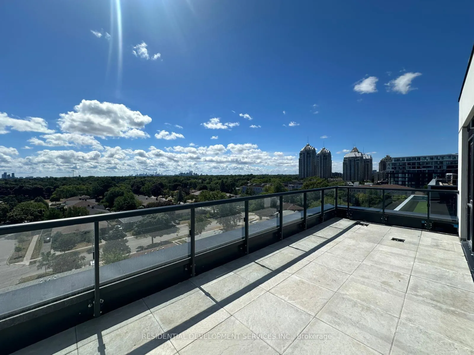 Photo 13 of Unit 905, 699 Sheppard Avenue E, North York, Bayview Village — HOMEH