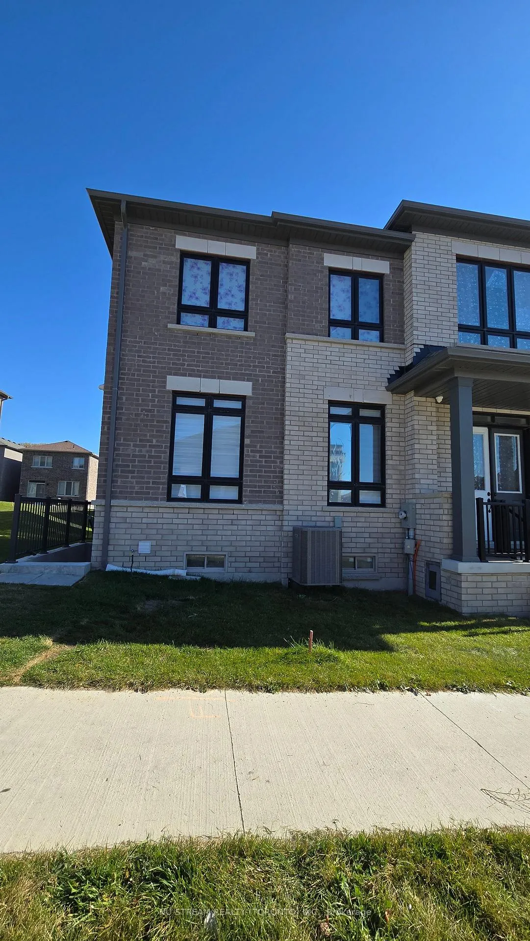 Photo 2 of 1260 Klondike Drive, Oshawa, Kedron — HOMEH