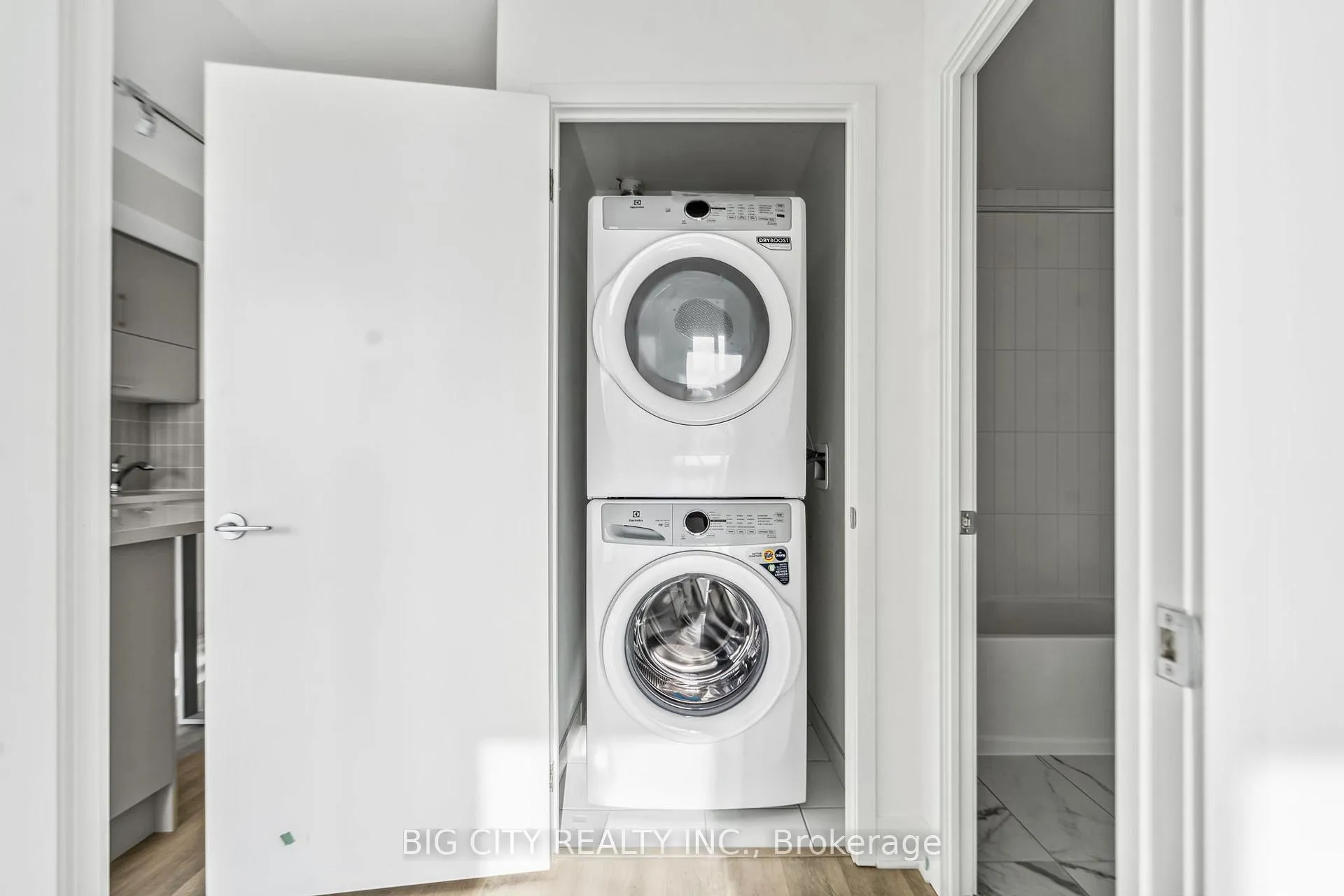 Photo 18 of Unit 2301, 38 Andre De Grasse Street, Markham, Unionville — HOMEH