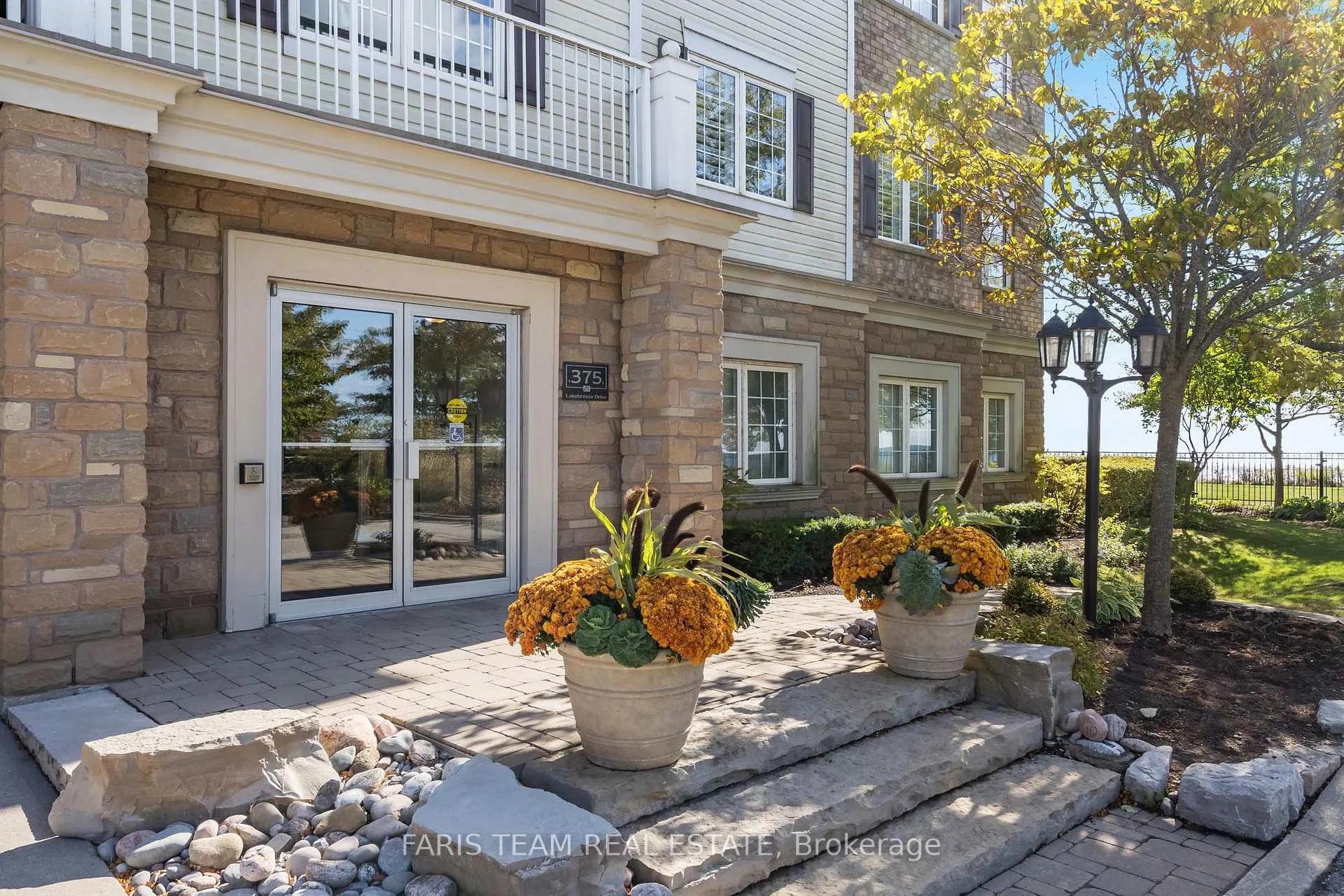 Photo 2 of Unit 307, 375 Lakebreeze Drive, Clarington, Newcastle — HOMEH