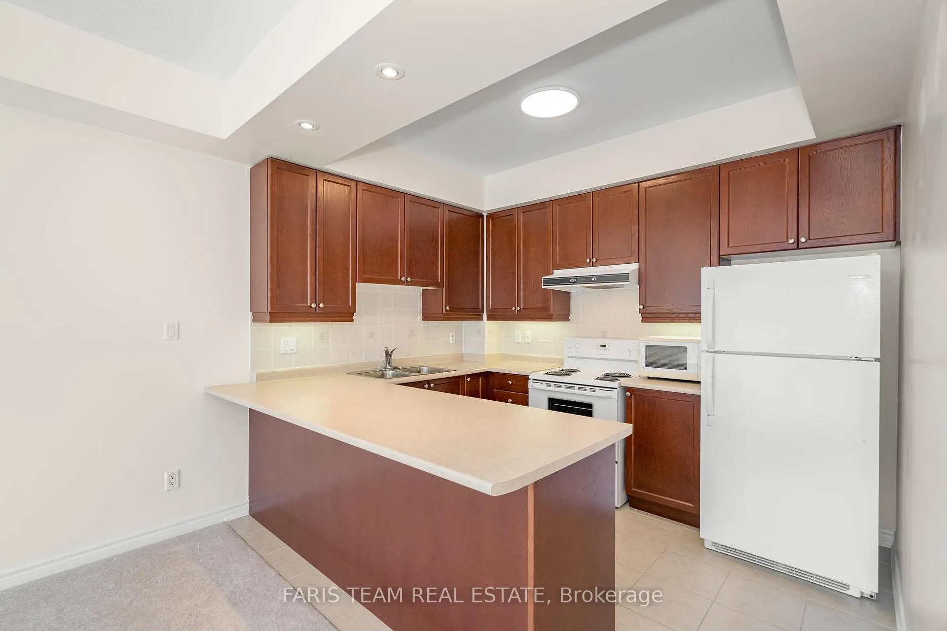 Photo 3 of Unit 307, 375 Lakebreeze Drive, Clarington, Newcastle — HOMEH